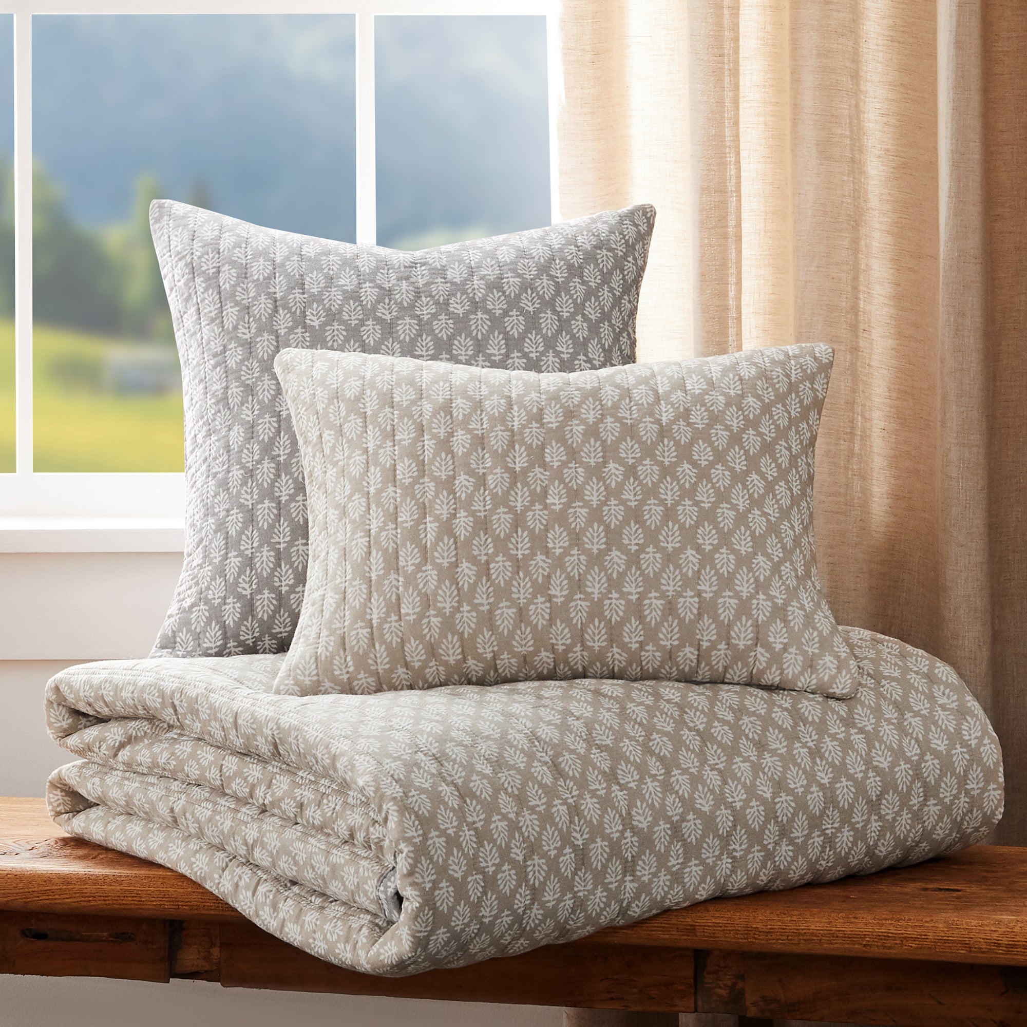 Luxury Aditya Quilt Set - Queen Size Bedding, Soft & Breathable Comforter with Pillow Shams - Perfect for Cozy Nights, Guest Rooms & Winter Warmth