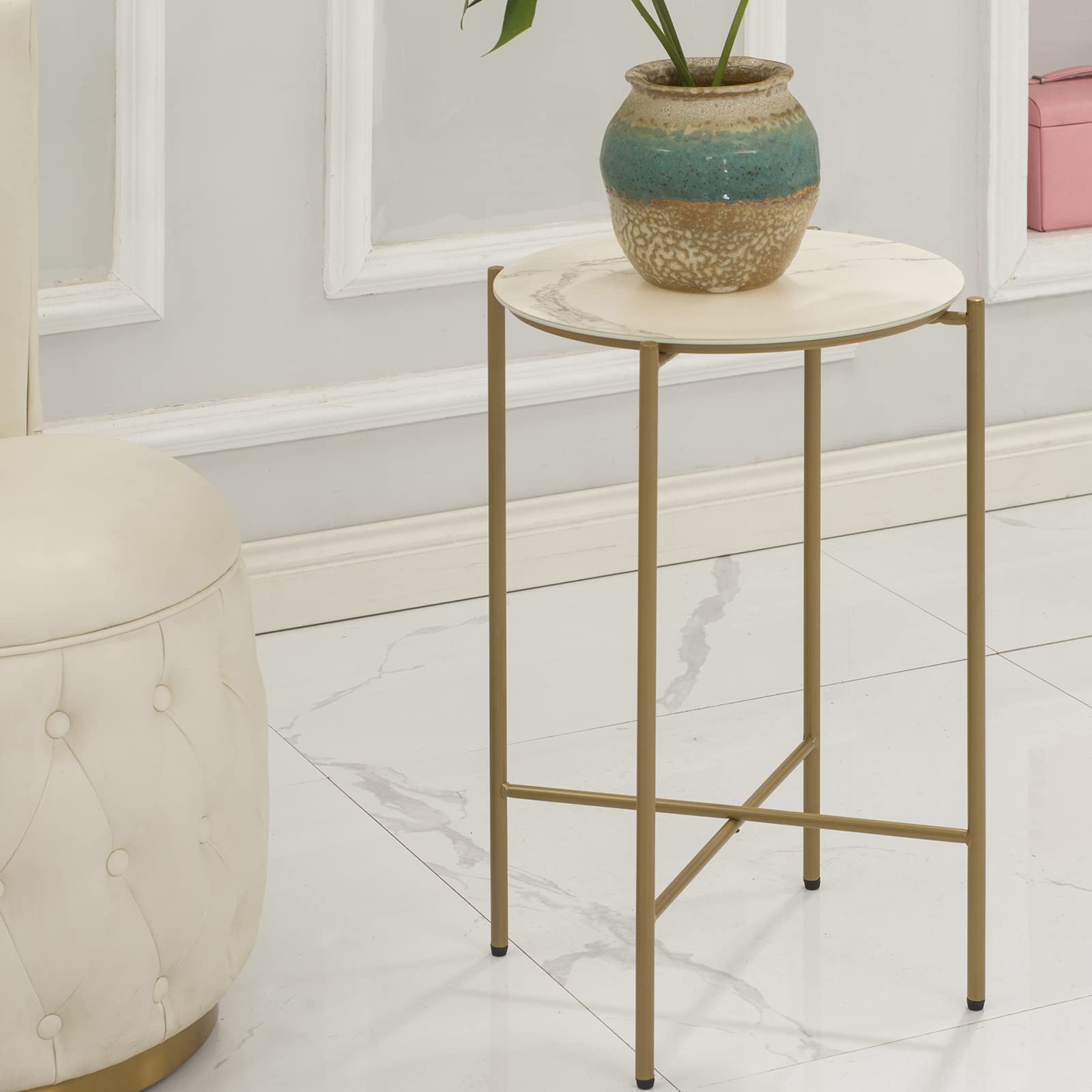 Modern Round Side Table with Glass Top & Faux Marble Texture - Gold End Table with Brass Metal Frame for Living Room, Bedroom, Office | Stylish Accent Table for Small Spaces, Coffee Corner & Home Decor