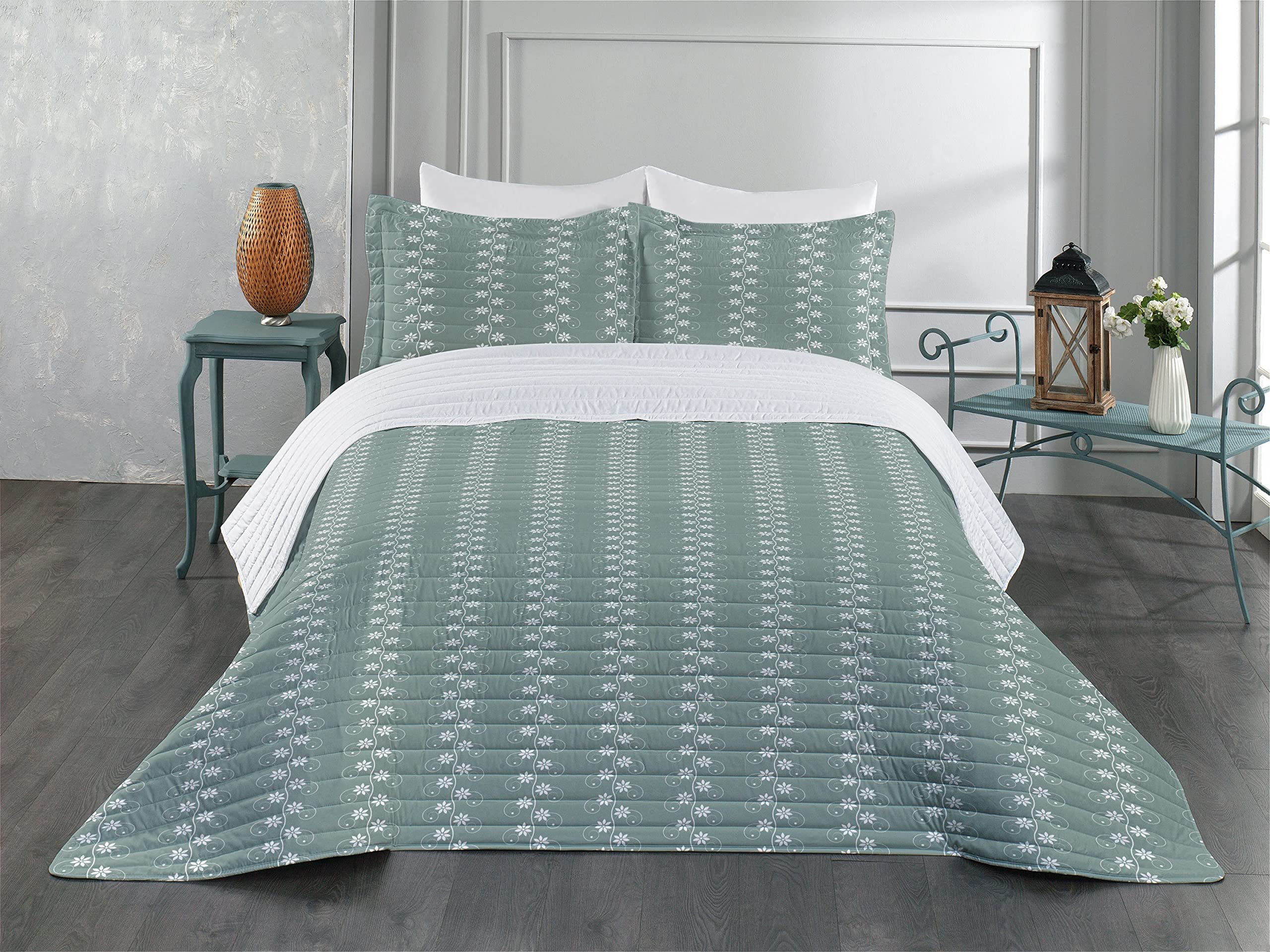 Ambesonne Queen Size Microfiber Bedspread Set - Vintage Floral Rococo Lace Pattern in Pale Sage Green & White | Soft Comforter with Pillow Shams | Perfect for Spring Bedroom Decor & Guest Room Makeover