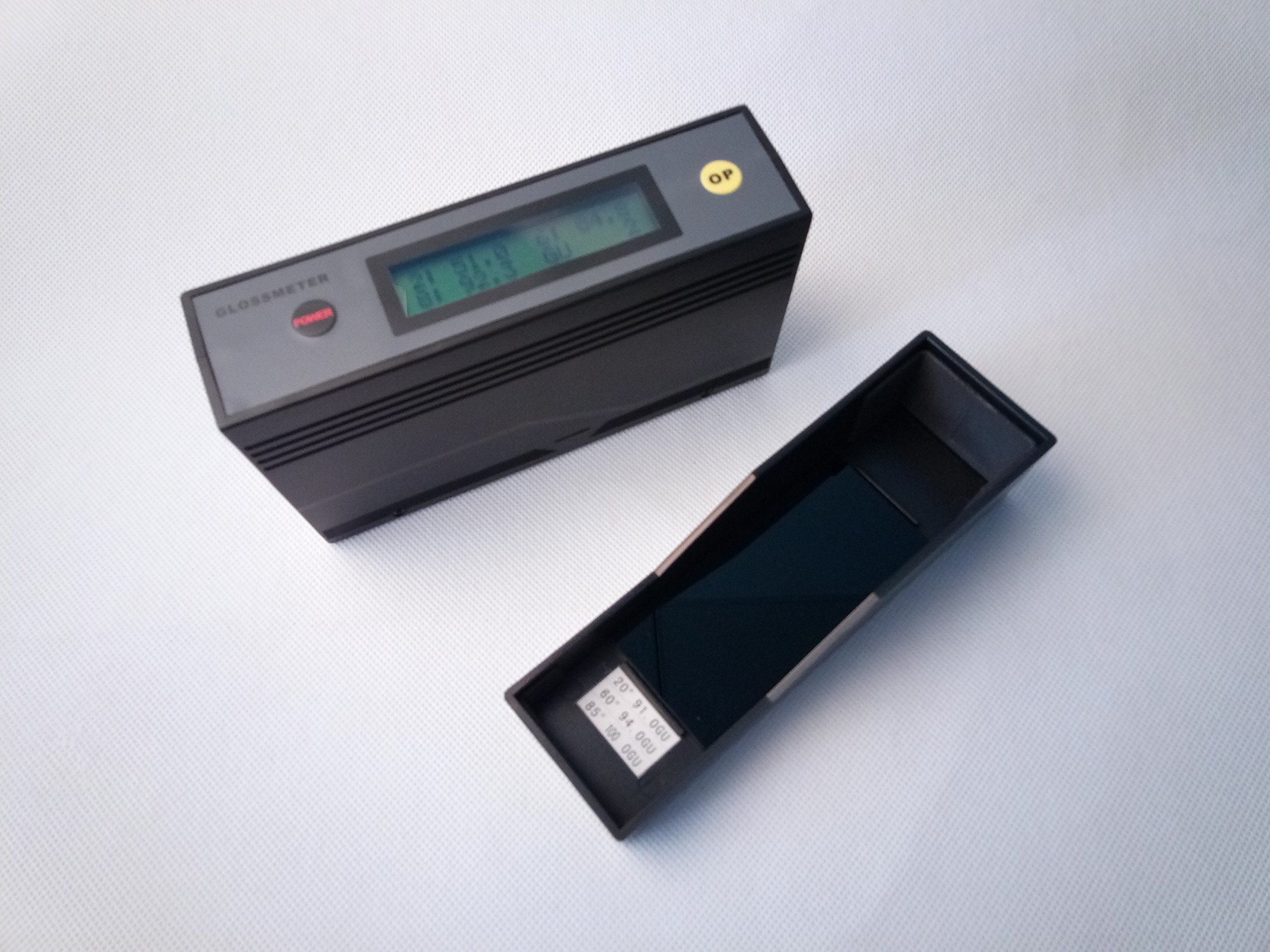 ETB-0833 Gloss Meter 20˚ 60˚ 85˚ Self-Calibrating Gloss Tester with 0-200GU Range - Perfect for Paint, Plastic, Metal & Automotive Surface Quality Testing