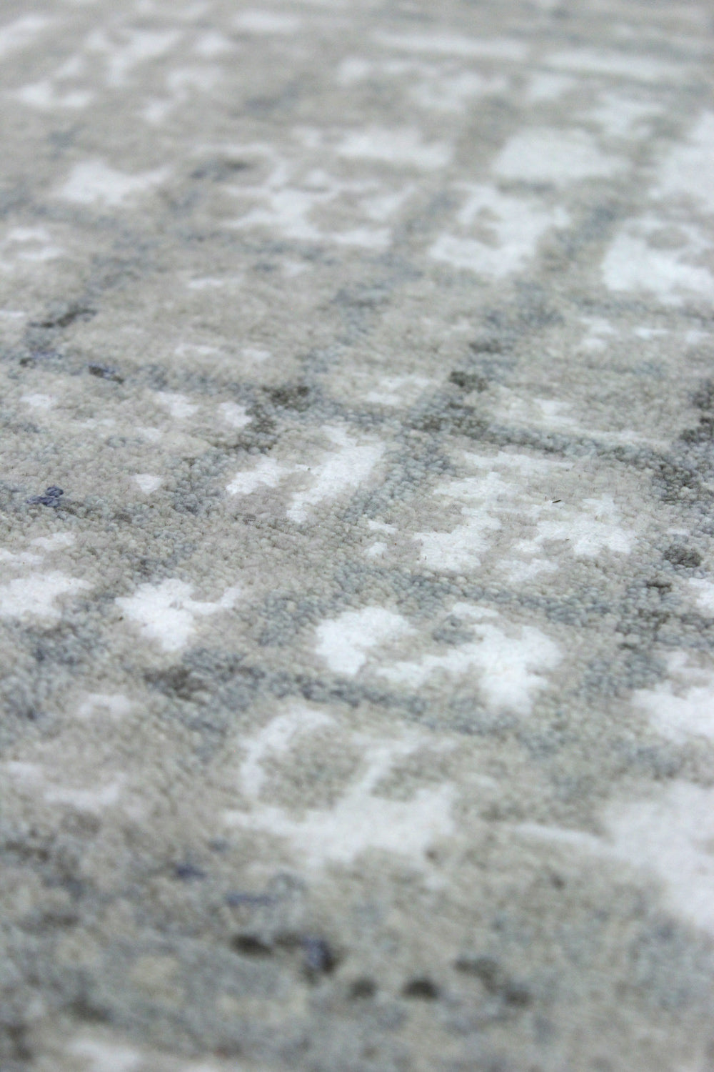 Handwoven Contemporary Area Rug - Soft & Durable J68637 - Perfect for Living Room, Bedroom, or Office Decor