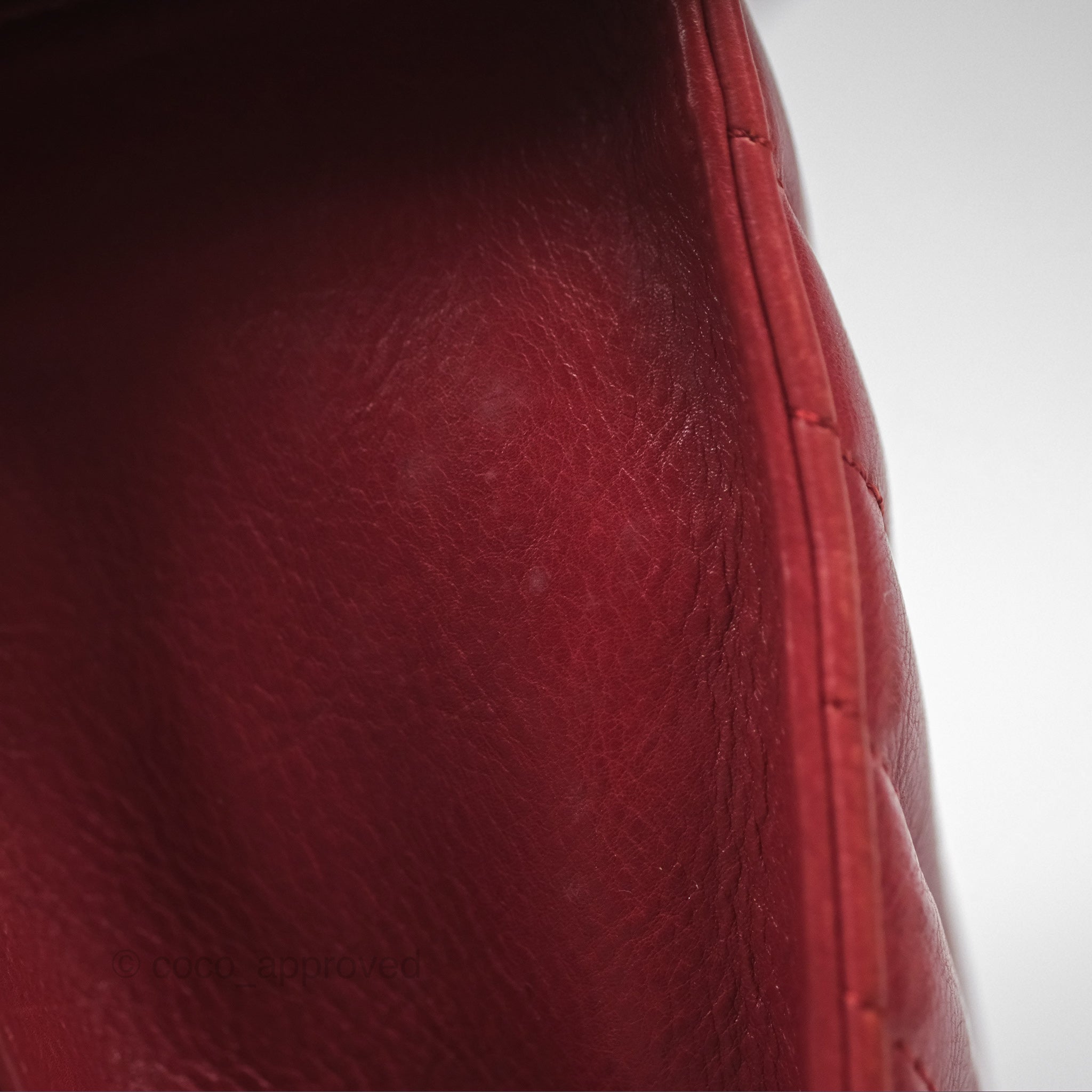 Chanel Chevron Shoulder Bag in Red Calfskin Leather with Aged Gold Hardware - Luxury Crossbody Purse for Women, Perfect for Parties, Date Nights & Special Occasions