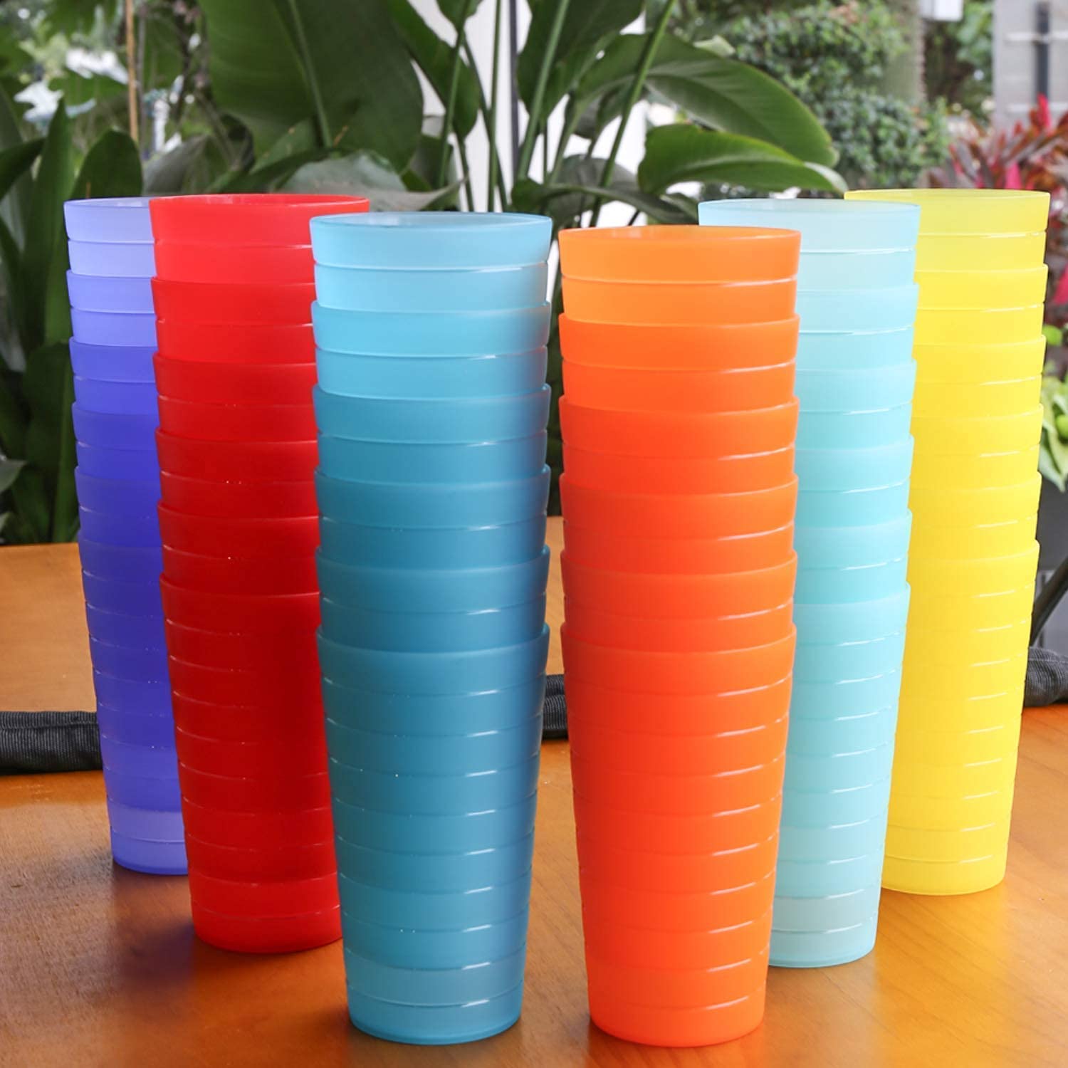 AOYITE 32oz & 22oz Reusable BPA-Free Plastic Cups with 10 Inch Dinner Plates Set - Dishwasher Safe Drinkware for Parties, Picnics & Everyday Use