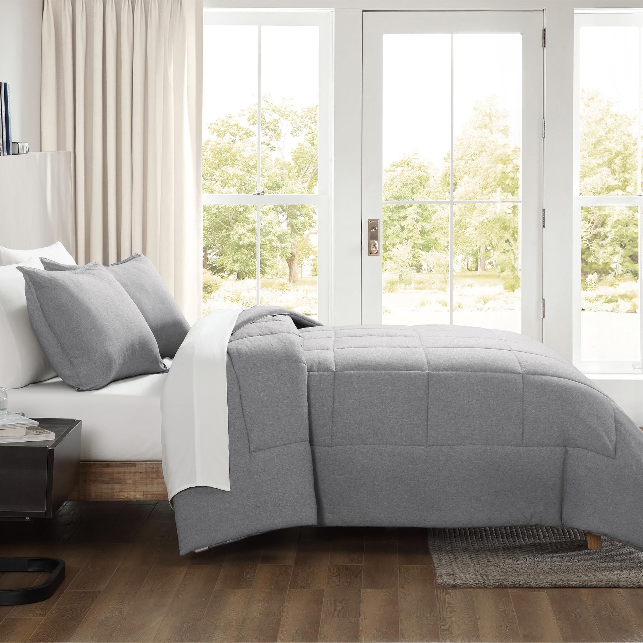UGG Leonora Comforter Set - Full/Queen Size Light Grey Down Alternative Blanket | Reversible, Hypoallergenic & Machine Washable | All-Season Cozy Bedding with 2 Pillow Shams | Perfect for Master Bedroom, Guest Room & Dorm Comfort