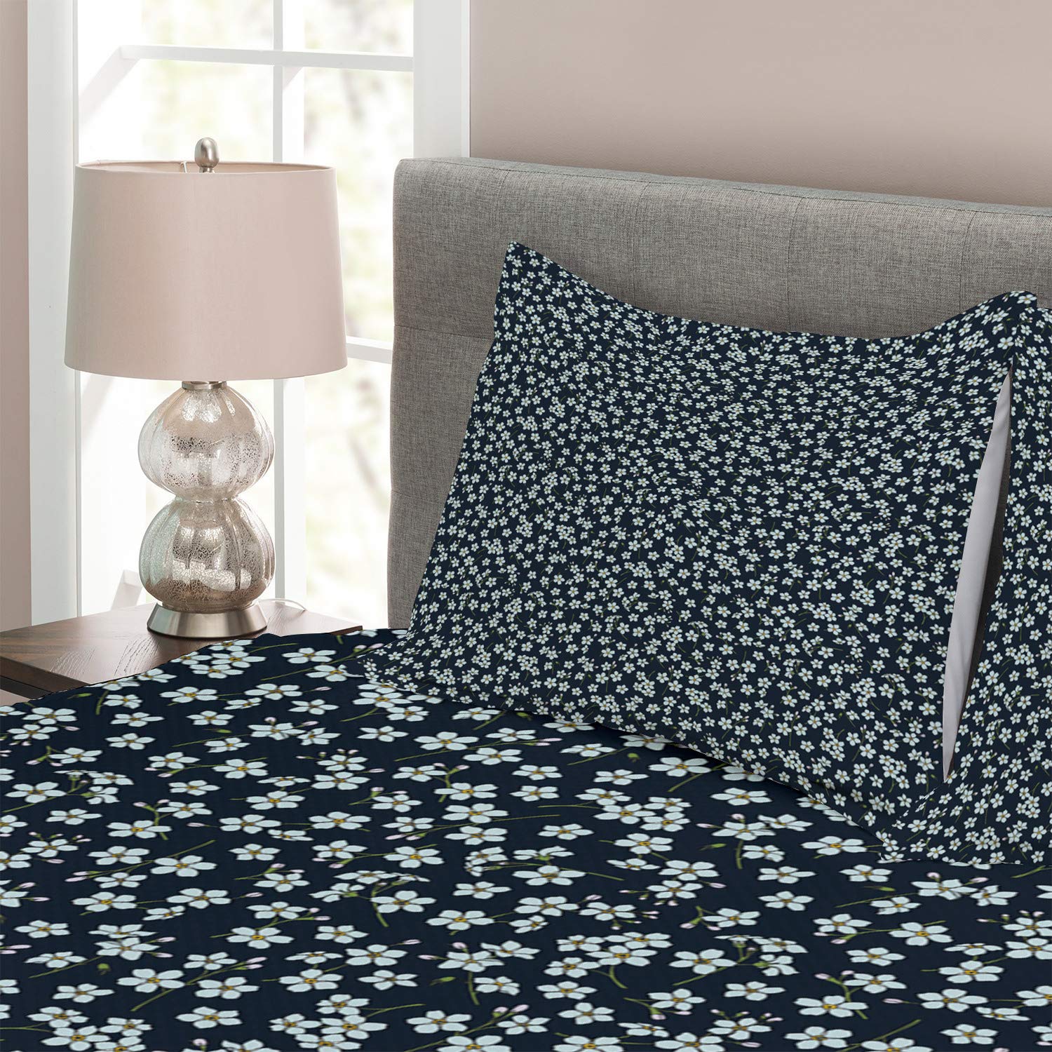 Ambesonne Daisy Bedspread Set - King Size 3 Piece Coverlet with 2 Pillow Shams, Forget-Me-Not Flowers & Chamomile Blooms Gardening Pattern in Pale Blue & Petrol Blue | Perfect for Bedroom Decor, Guest Room Makeover & Bohemian Style Home