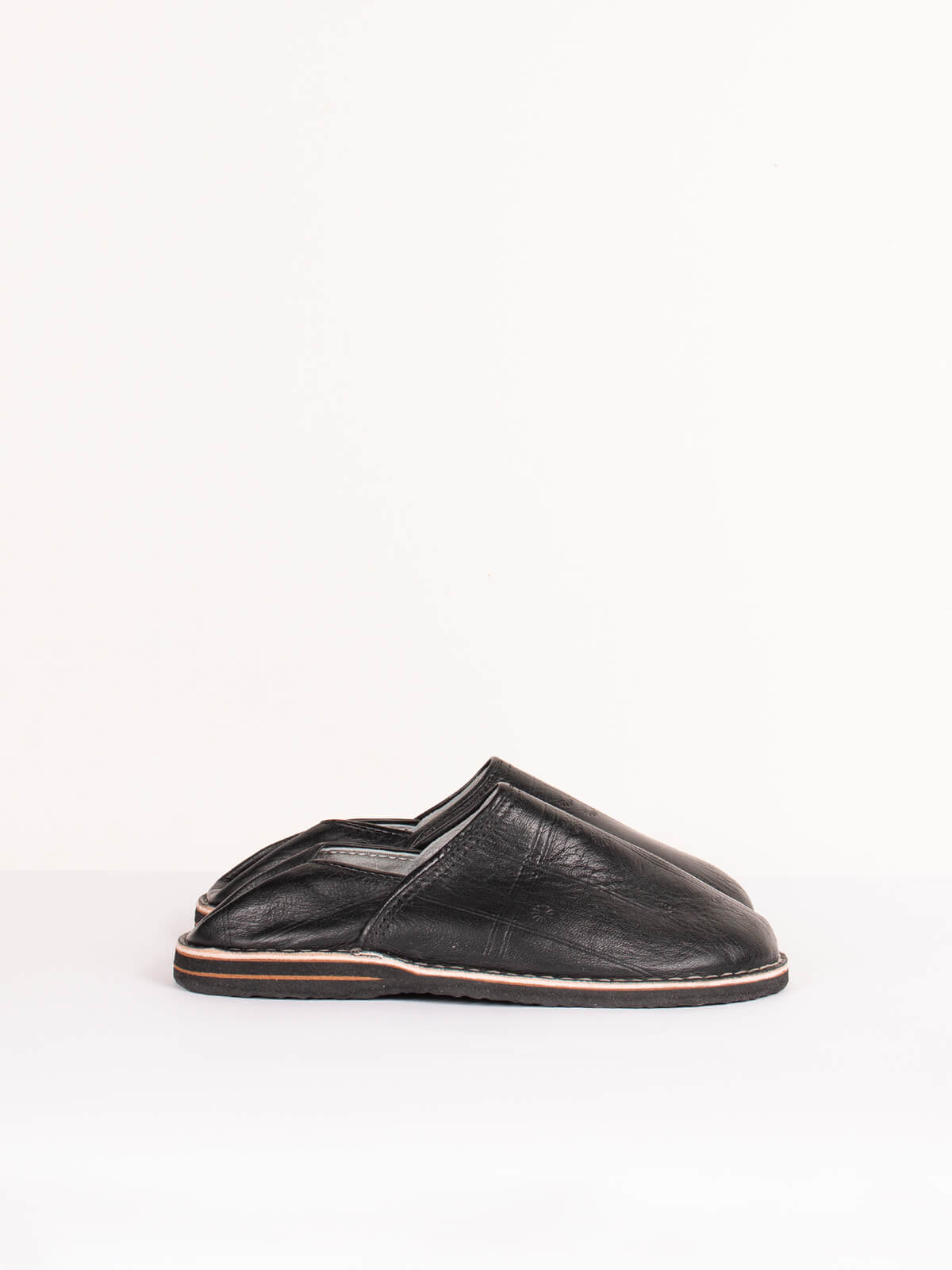 Authentic Moroccan Berber Babouche Slippers - Soft Leather House Shoes for Men & Women - Perfect for Home, Lounge & Cultural Fashion - Black