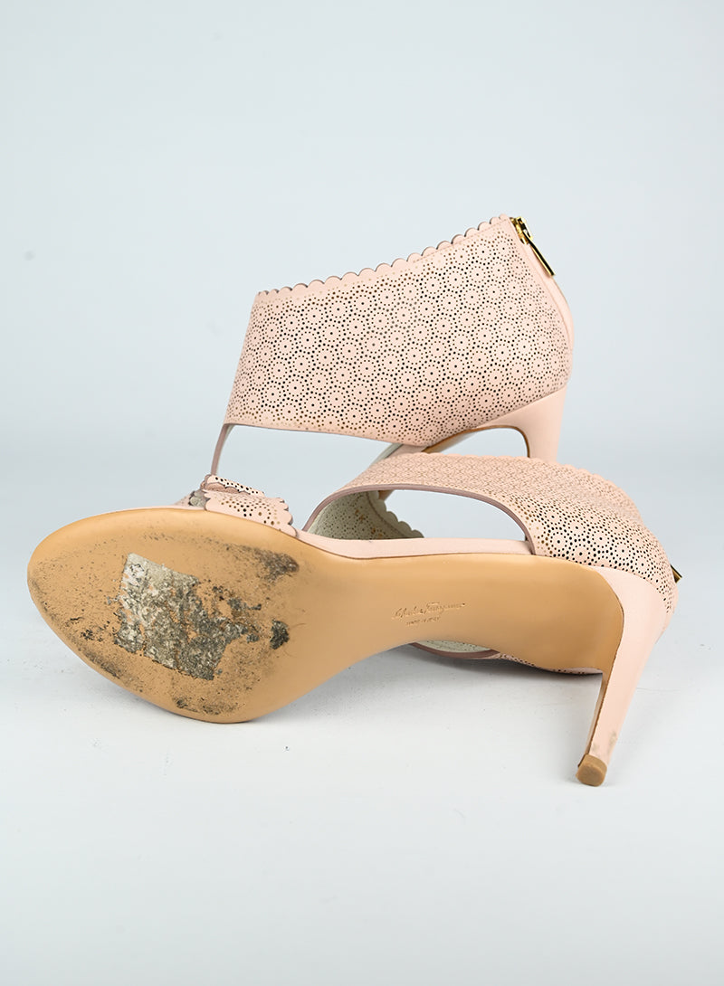 Ferragamo Powder Pink Leather Sandals Size 39 - Elegant Women's Summer Shoes for Casual Outings and Beach Vacations