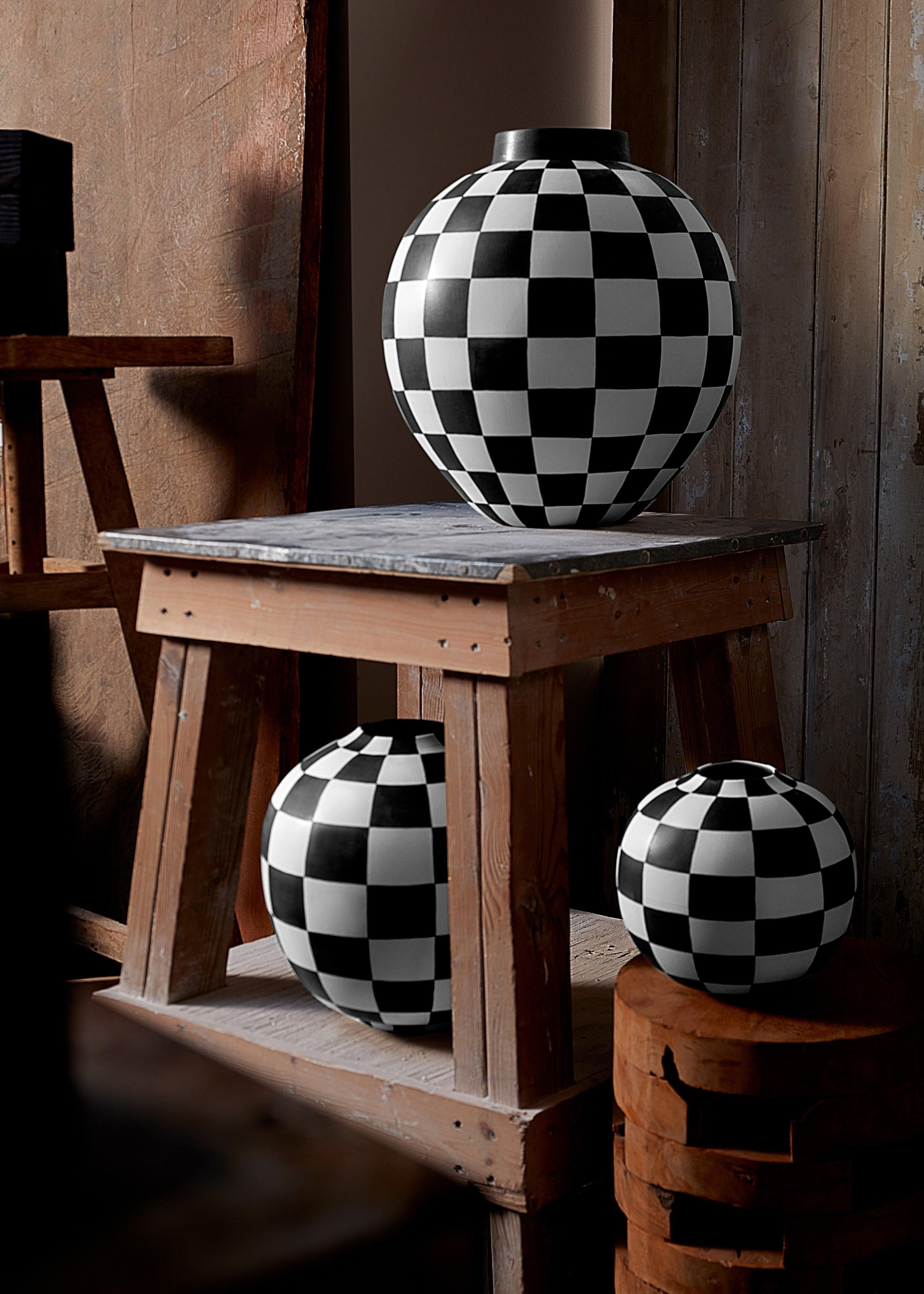 Damier Vase Small - Elegant Ceramic Home Decor for Living Room, Bedroom & Office - Perfect for Flowers, Centerpieces and Gift Giving