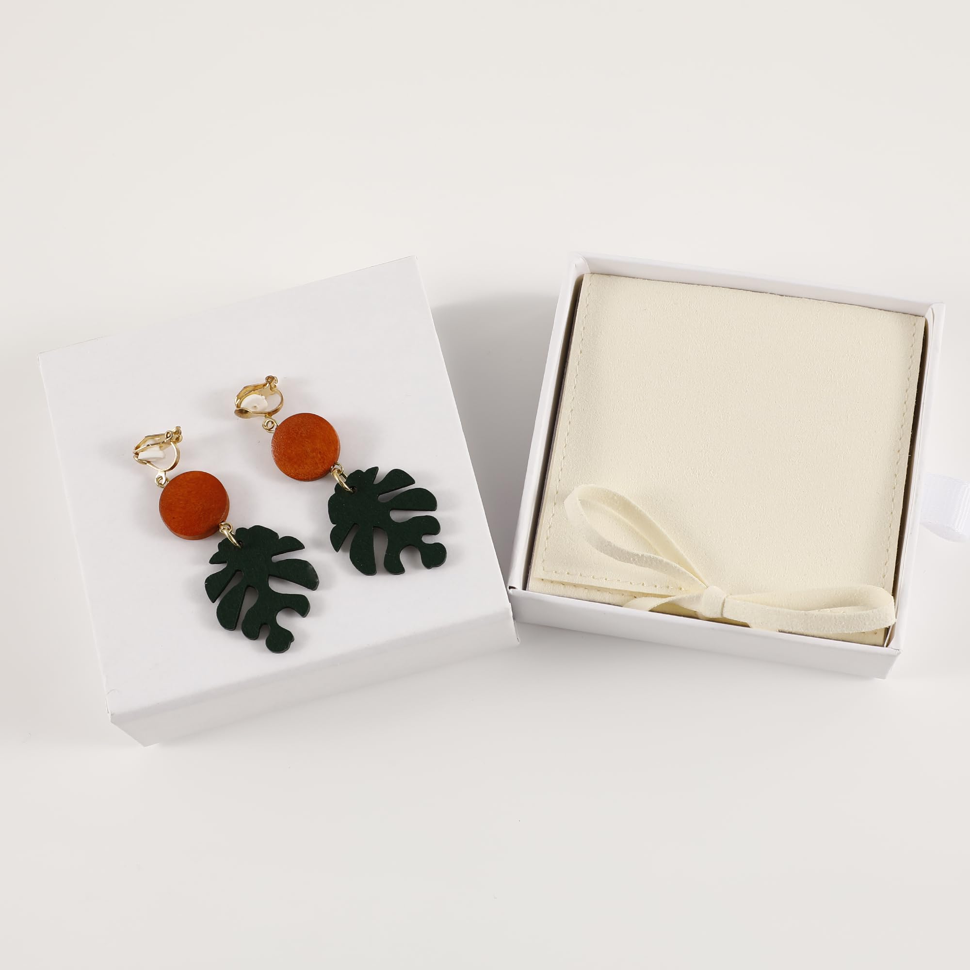 40-Piece Beige Microfiber Jewelry Pouches 8x8cm - Luxury Small Jewelry Gift Bags for Earrings, Necklaces & Bracelets - Bow Tie Envelope Style Packaging - Perfect for Jewelry Storage, Gifts & Retail Display