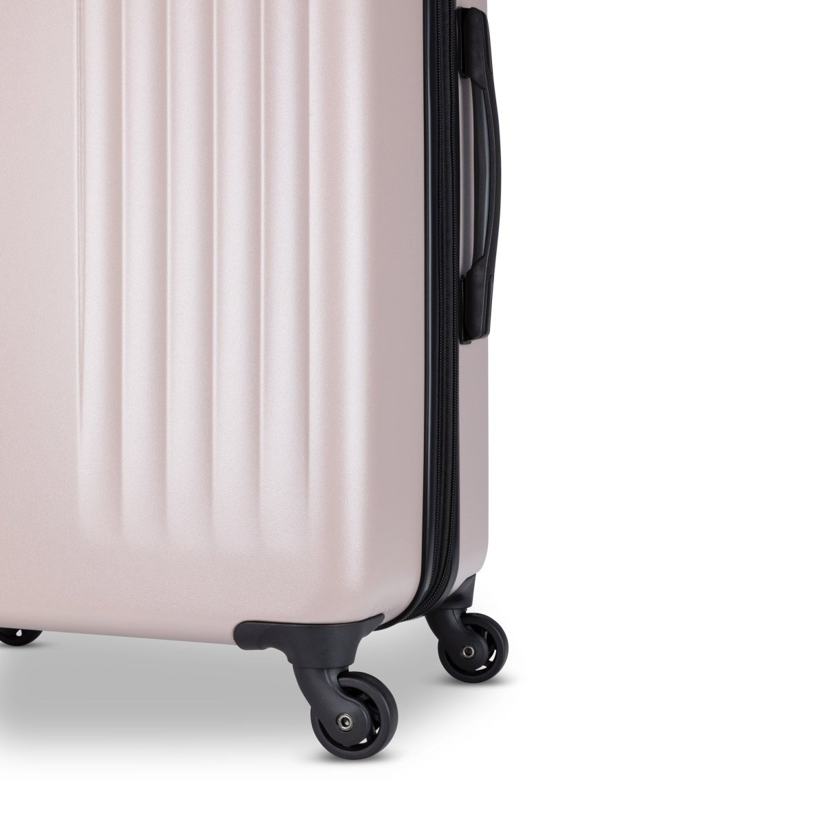 Atlantic Galleon Medium Spinner Luggage - 20