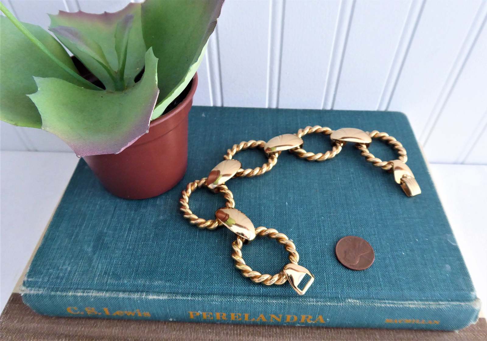 Vintage 1980s Napier Twisted Link Chunky Bracelet - Gold Plated Signed Oval Links for Women | Perfect for Retro Fashion, Parties & Gift Giving