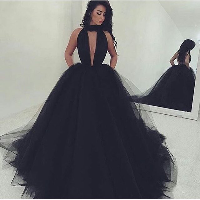 Elegant Black Ball Gown Prom Dresses - Tulle V-Neck Evening Gowns for Homecoming, Formal Parties & Special Occasions