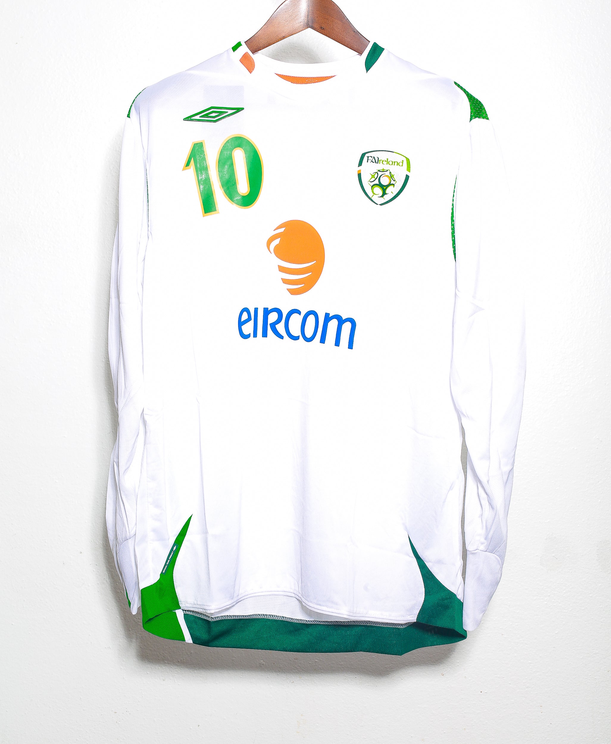 2008 Ireland Away Long Sleeve Soccer Jersey #10 Robbie Keane BNWT (XL) - Vintage Football Shirt for Collectors & Match Days