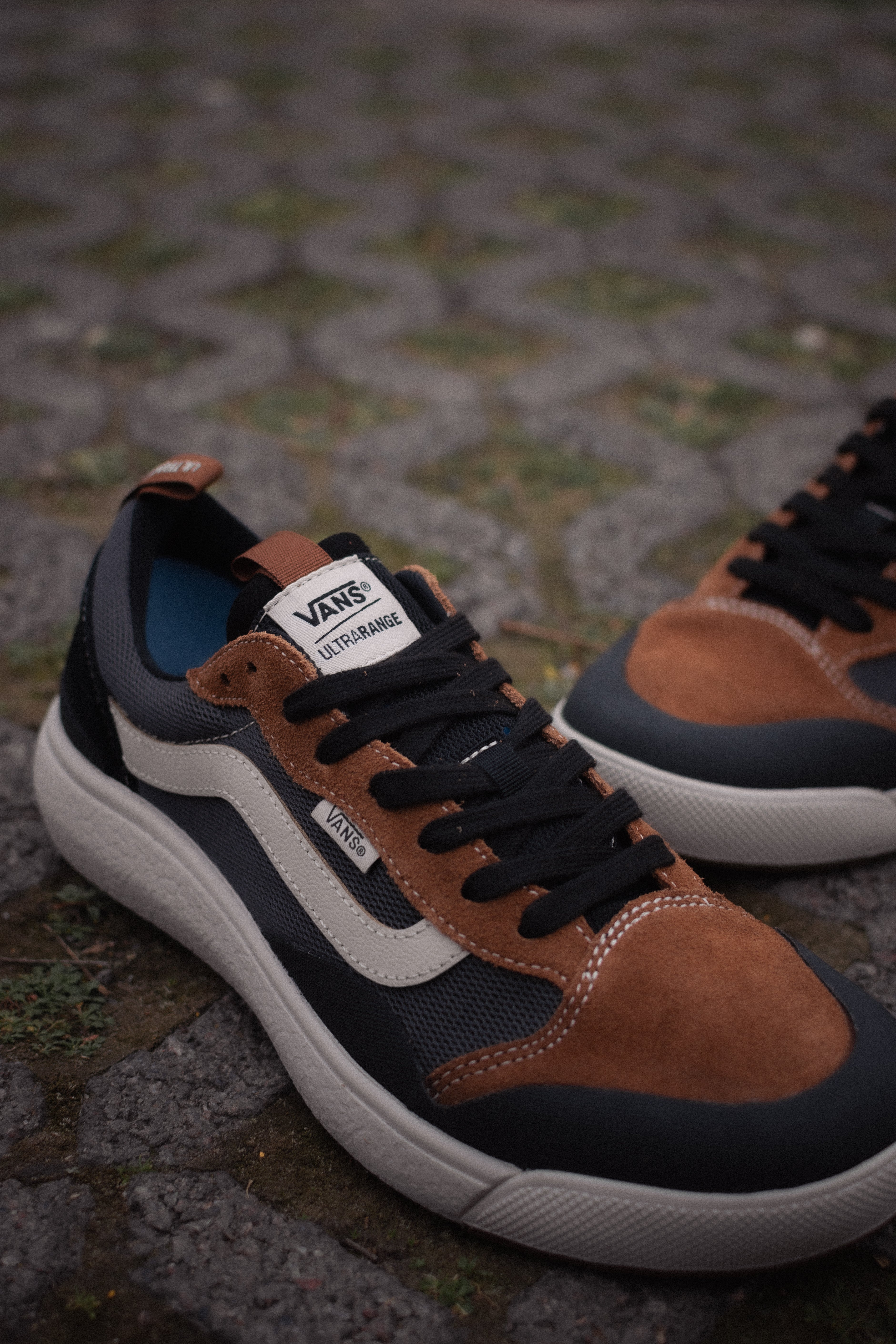 Vans Ultrarange Exo SE DRM Skate Shoes - Lightweight & Durable Sneakers for Men & Women - Perfect for Skateboarding, Running & Casual Wear