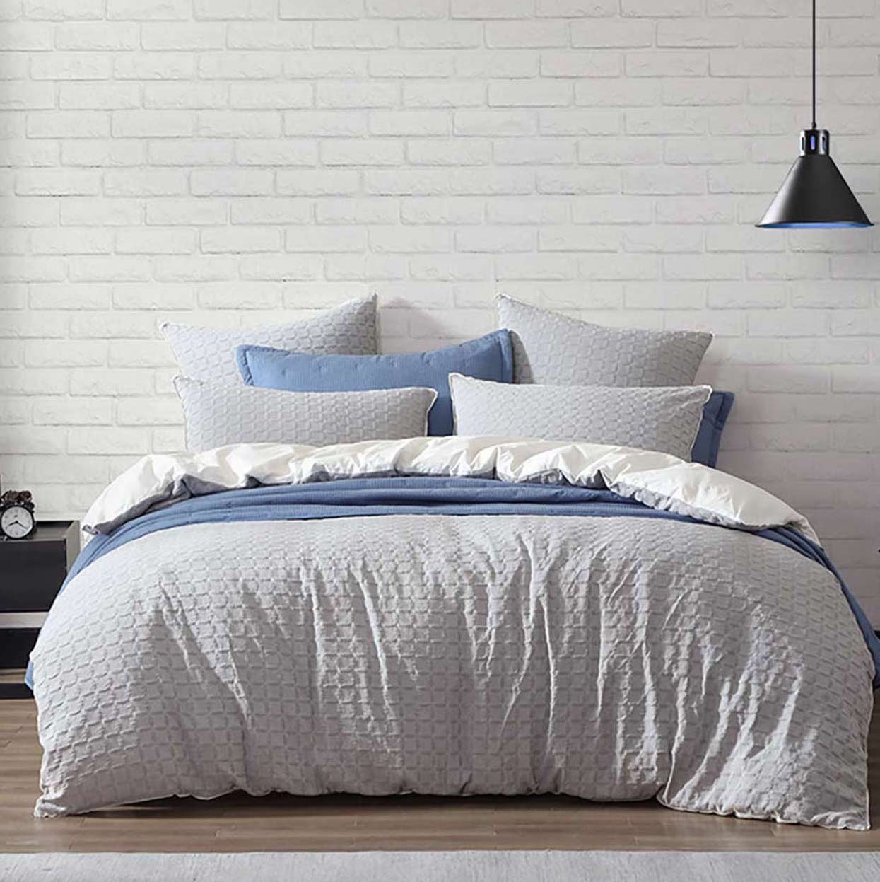Luxury Flo Fog Quilt Cover Set - Premium Bedding by Logan & Mason Platinum - Soft & Breathable for All-Season Comfort - Perfect for Master Bedroom, Guest Room & Hotel Decor