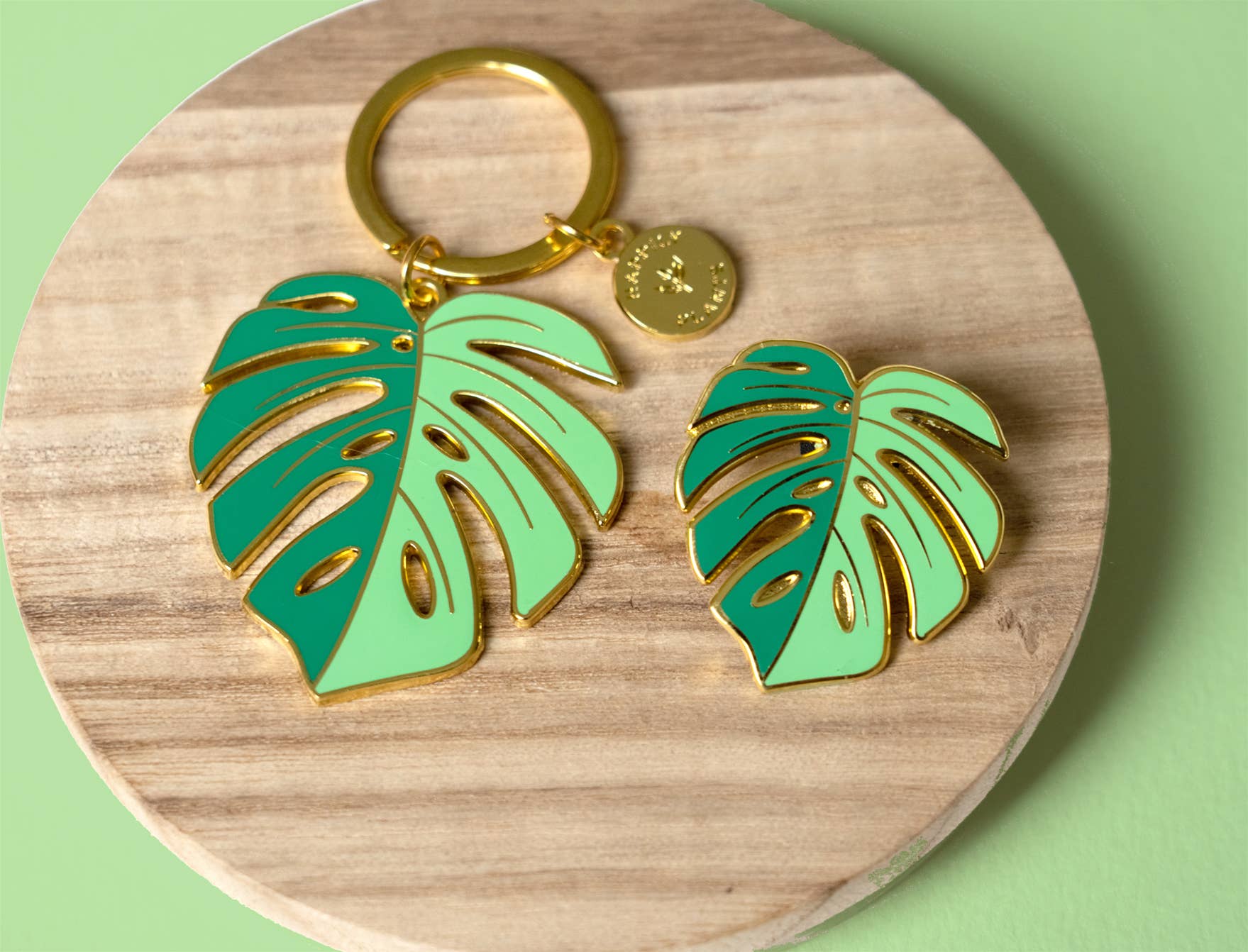 Monstera Deliciosa Keychain for Plant Lovers - Unique Botanical Gift for Gardeners & Plant Enthusiasts - Perfect for Home Decor, Office Accessories, and Plant-Themed Parties