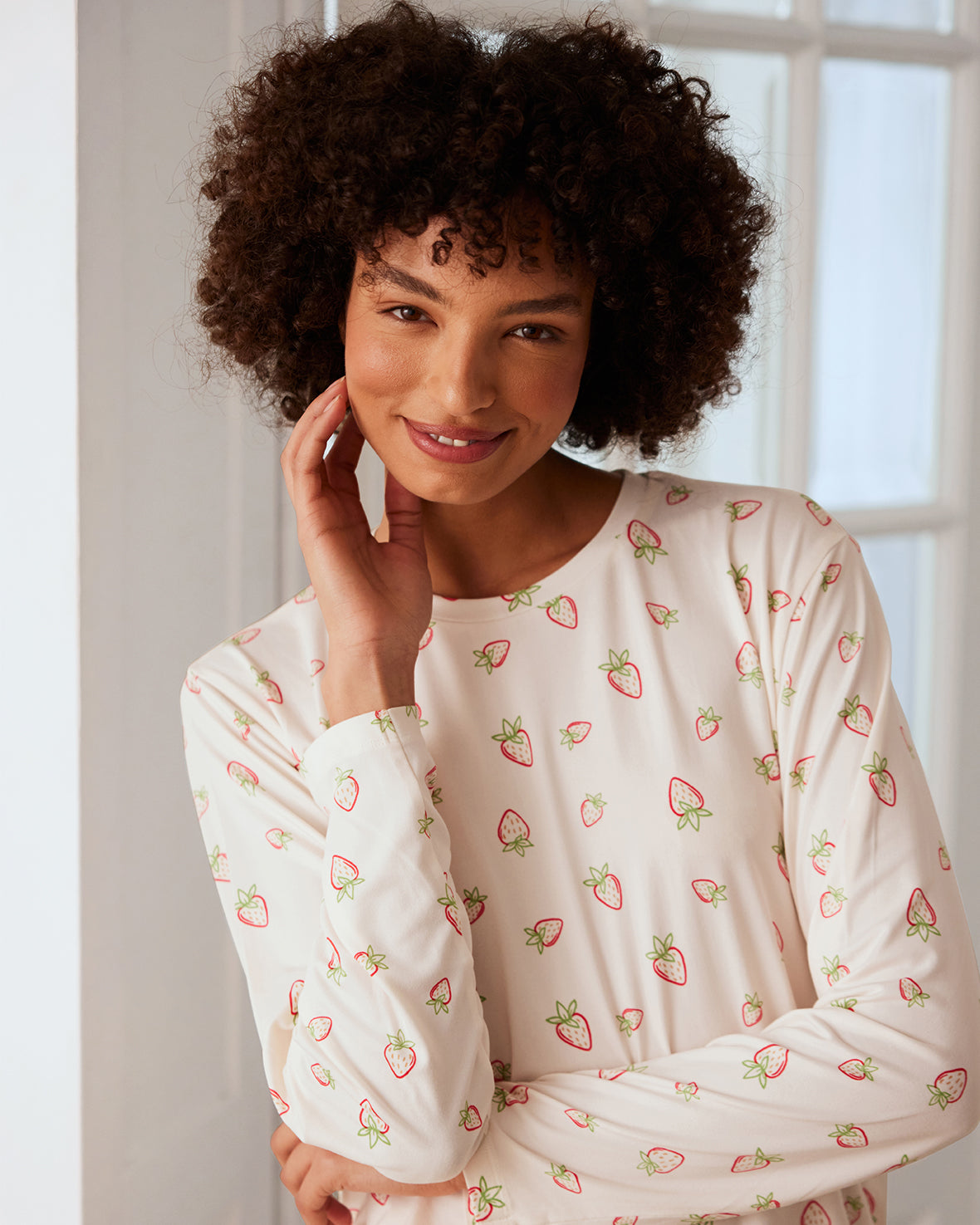 Strawberry Print Long Sleeve Pajama Set for Women - Soft & Comfortable Sleepwear for Nighttime & Lounge Wear