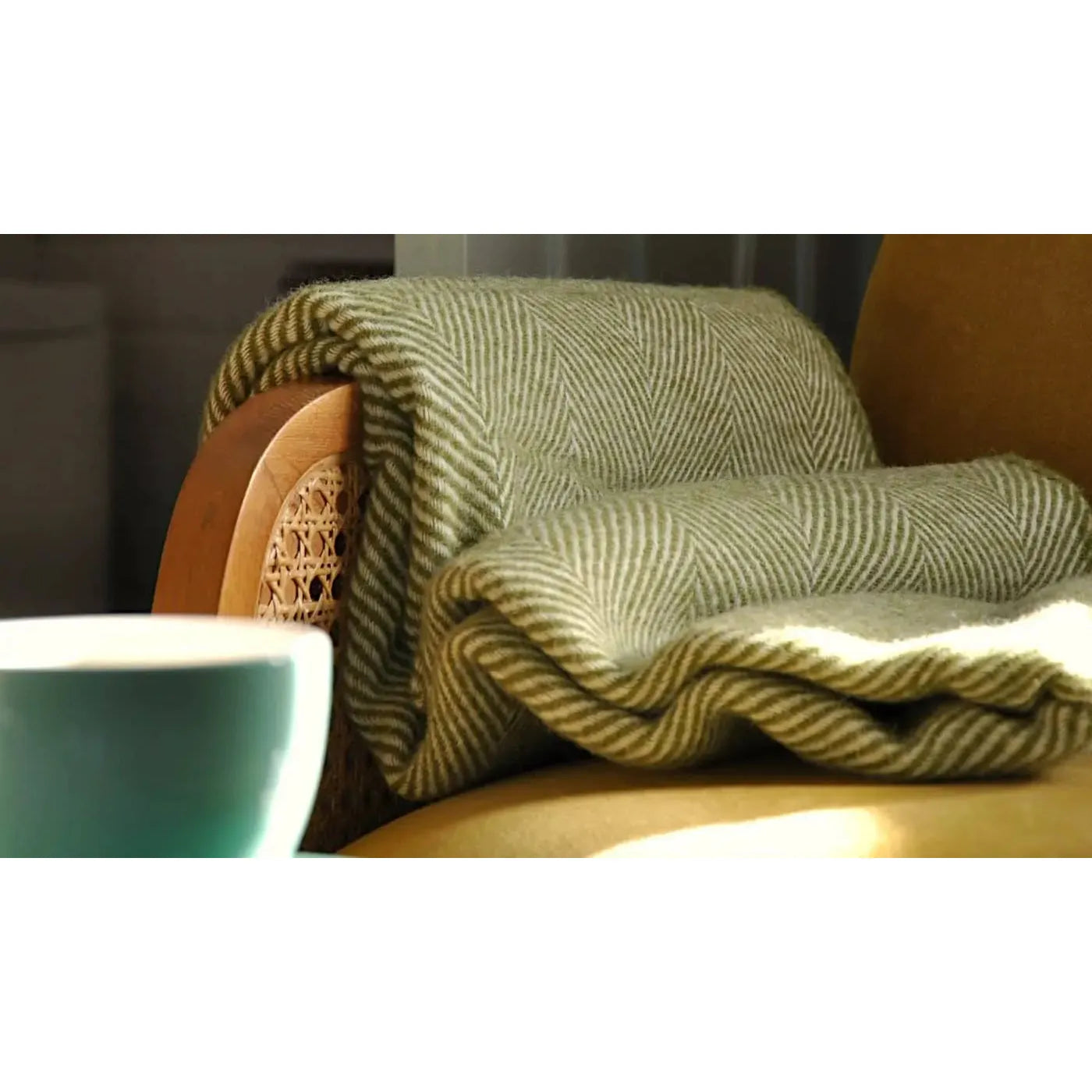 Premium Apple Green & White 100% New Wool Herringbone Throw Blanket - 190cm x 130cm Soft Warm Winter Blanket for Couch, Bed, Sofa - Cozy Home Decor Gift