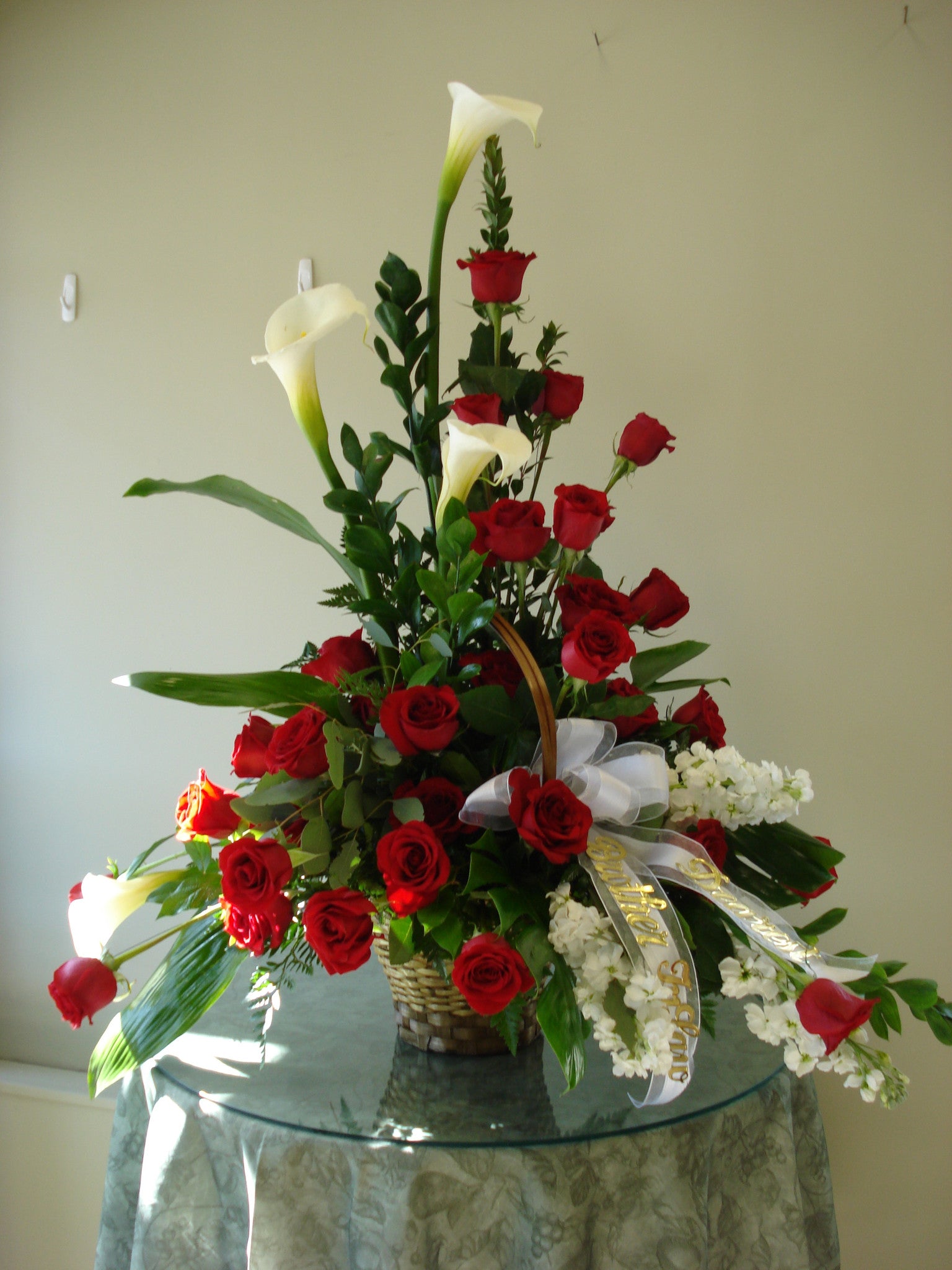 Traditional Red Rose and Calla Lily Bouquet - Elegant Floral Arrangement for Weddings, Anniversaries & Home Decor