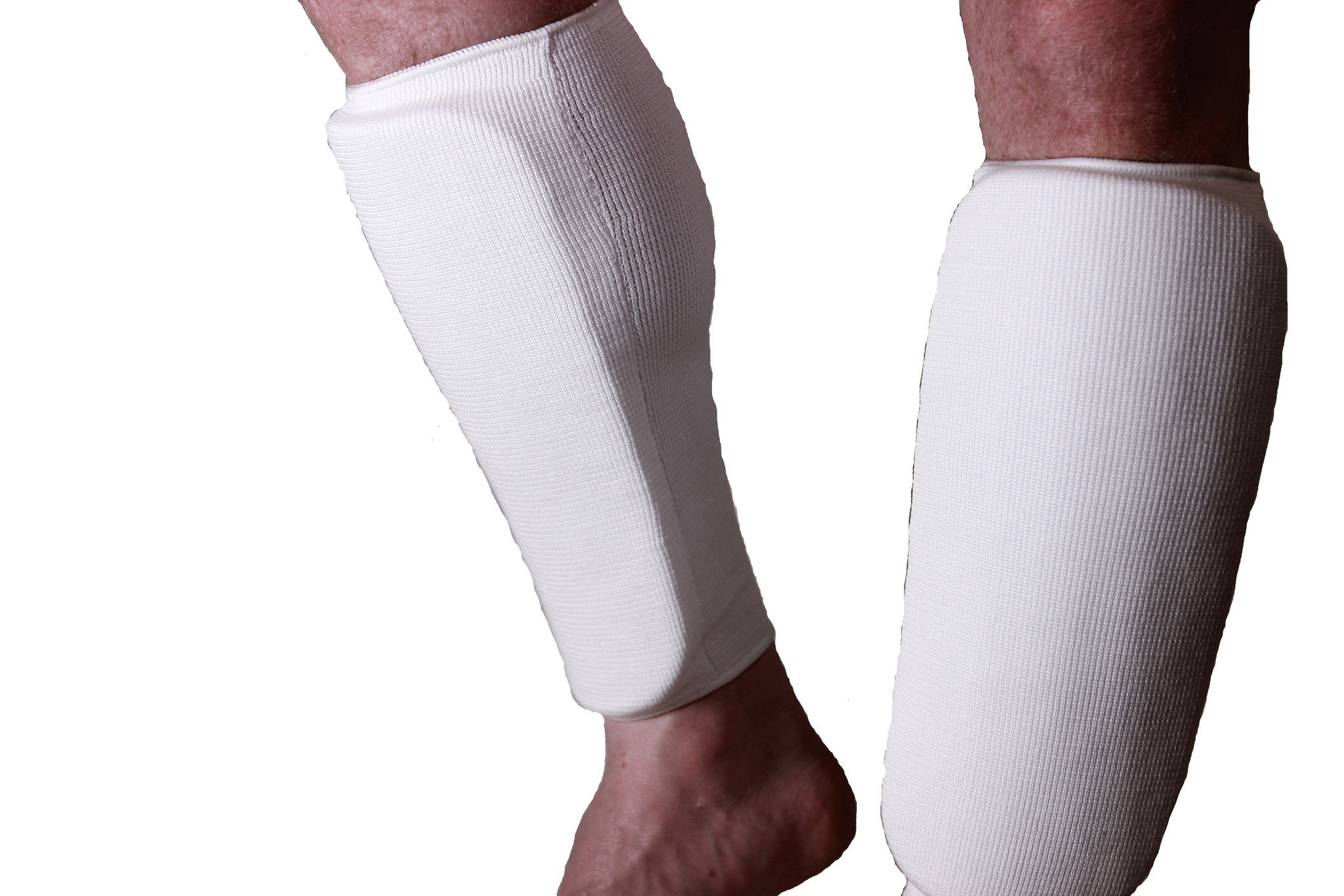 20060 Basic Shin Pads - Soccer Shin Guards for Kids & Adults - Protective Leg Gear for Football, Hockey & Sports Training - Perfect for Games, Practice & Outdoor Activities