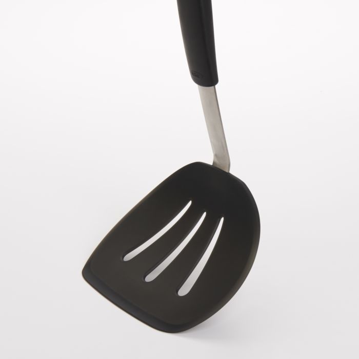 OXO Silicone Pancake Turner - Non-Stick Flexible Spatula for Flipping Pancakes, Eggs & Burgers - Heat Resistant Kitchen Utensil for Cooking, Baking & Grilling