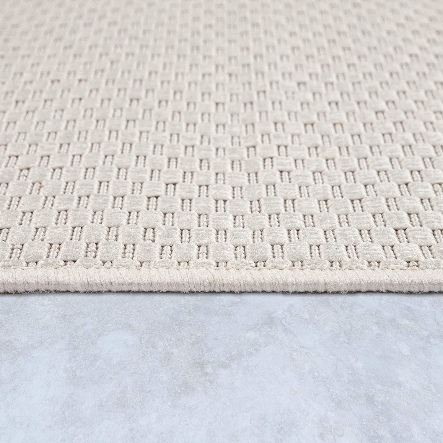 2' x 3'3