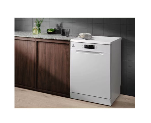 Electrolux ESA47220SW 60cm Freestanding Dishwasher - 13 Wash Programs, UltimateCare 300 Technology | Perfect for Large Families & Busy Kitchens