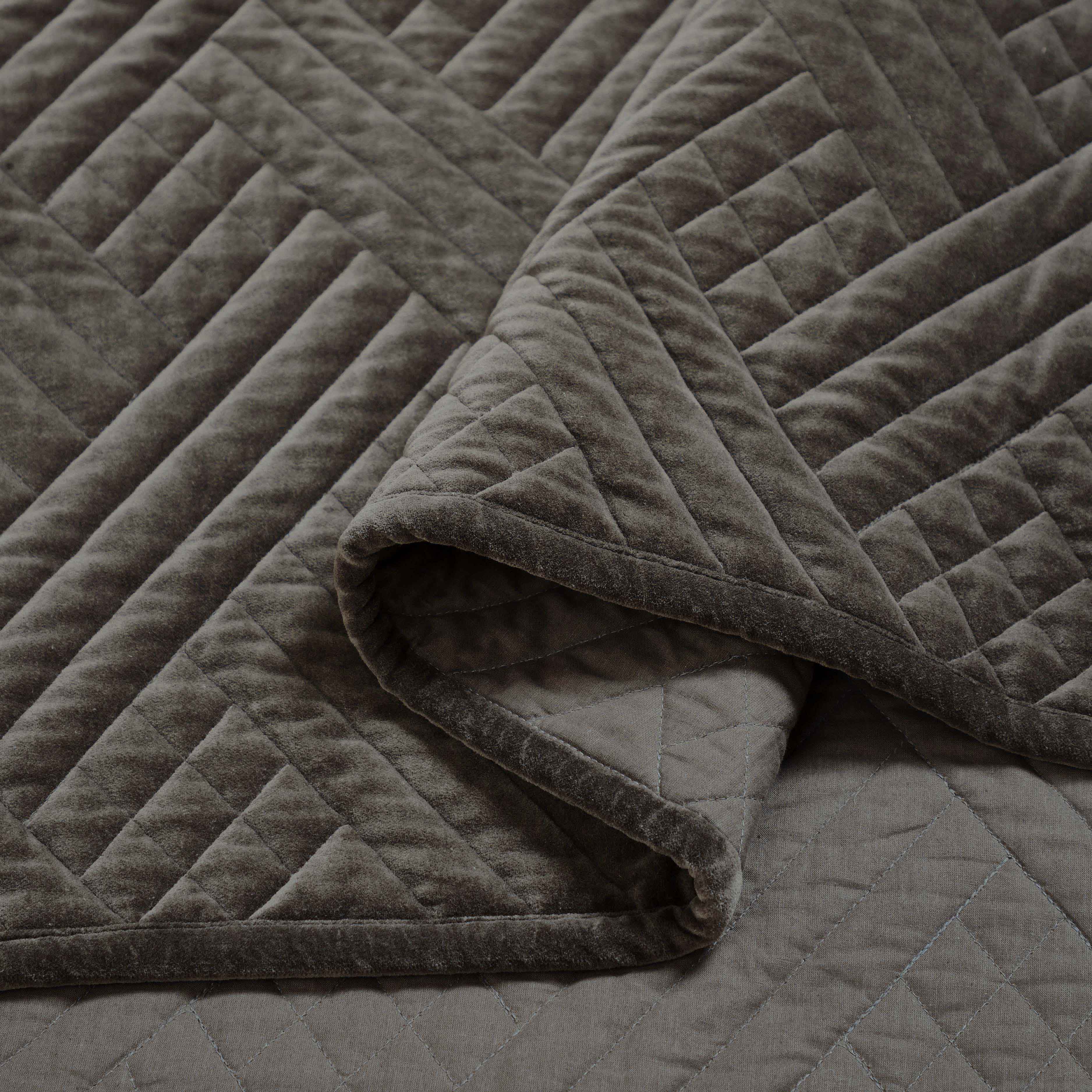 Karina Cotton Velvet Lightweight Quilt & Sham Set - Ultra Soft Bedding for All Seasons | Perfect for Master Bedroom, Guest Room & Cozy Nights
