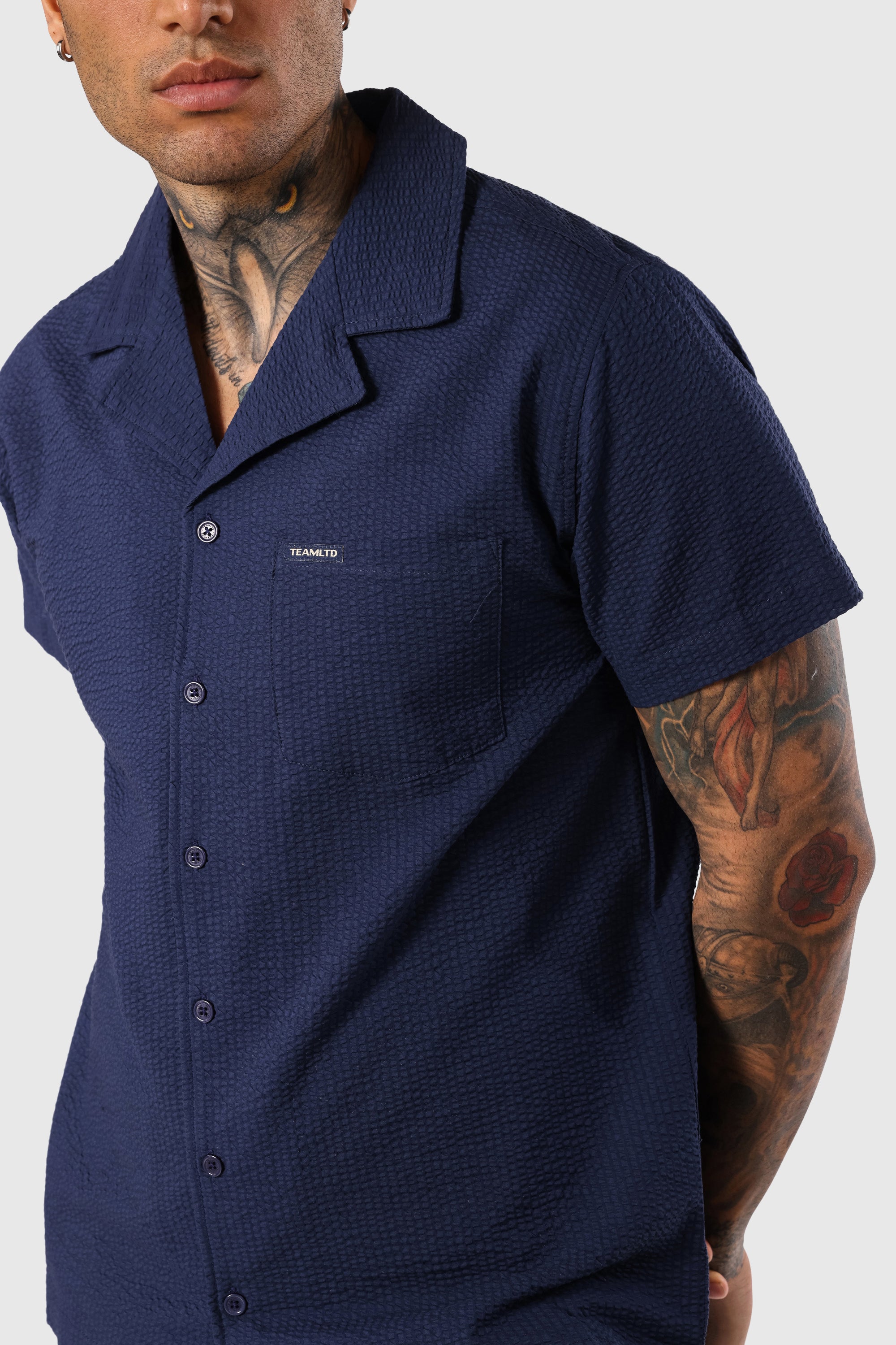 Men's Seersucker Button-Up Shirt - Breathable & Lightweight Summer Casual Shirt for Outdoor Activities & Beach Vacations