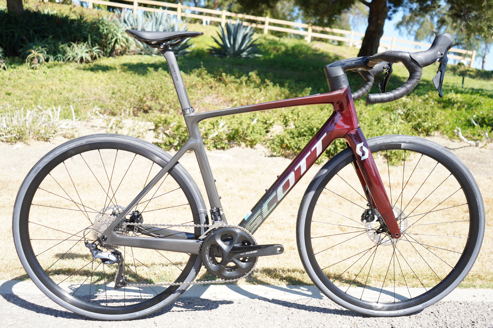Scott Addict eRide 30 Electric Road Bike - Lightweight Carbon Frame & Shimano 105 Groupset | Perfect for Commuting, Fitness Training & Long-Distance Cycling