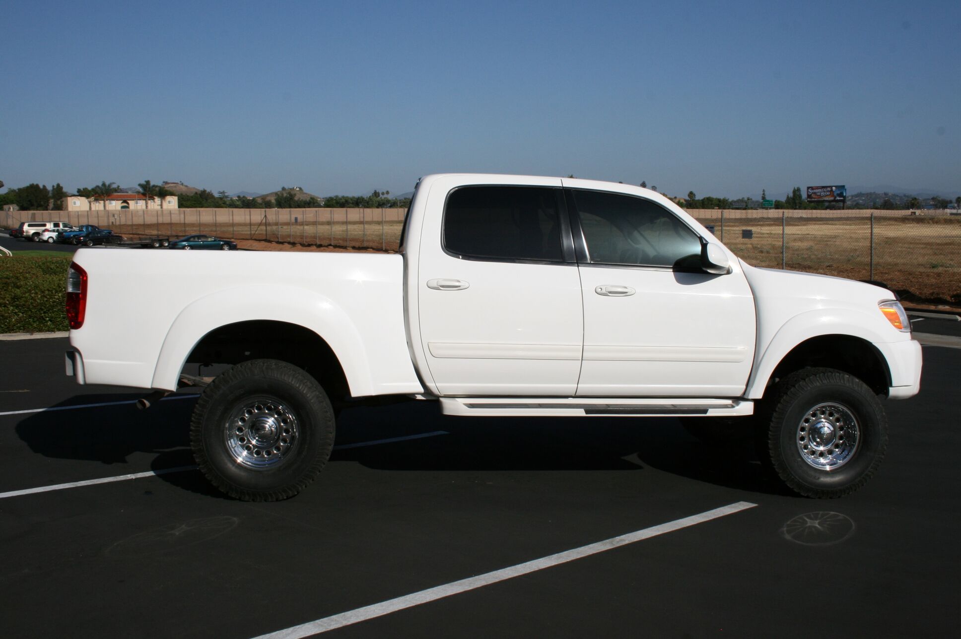 00-06 Toyota Tundra Double Cab Fenders with 4 Bulge Design | Replacement Body Panels for Pickup Trucks | Perfect for Off-Roading & Custom Builds