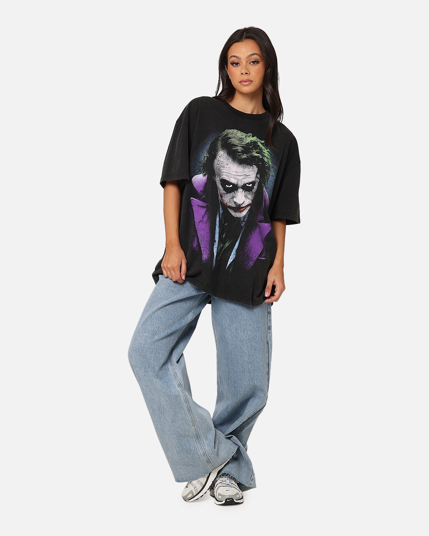 Vintage DC Batman The Joker Magic Trick Heavy Cotton T-Shirt - Black Graphic Tee for Men | Superhero Comic Fan Gift, Cosplay & Casual Wear