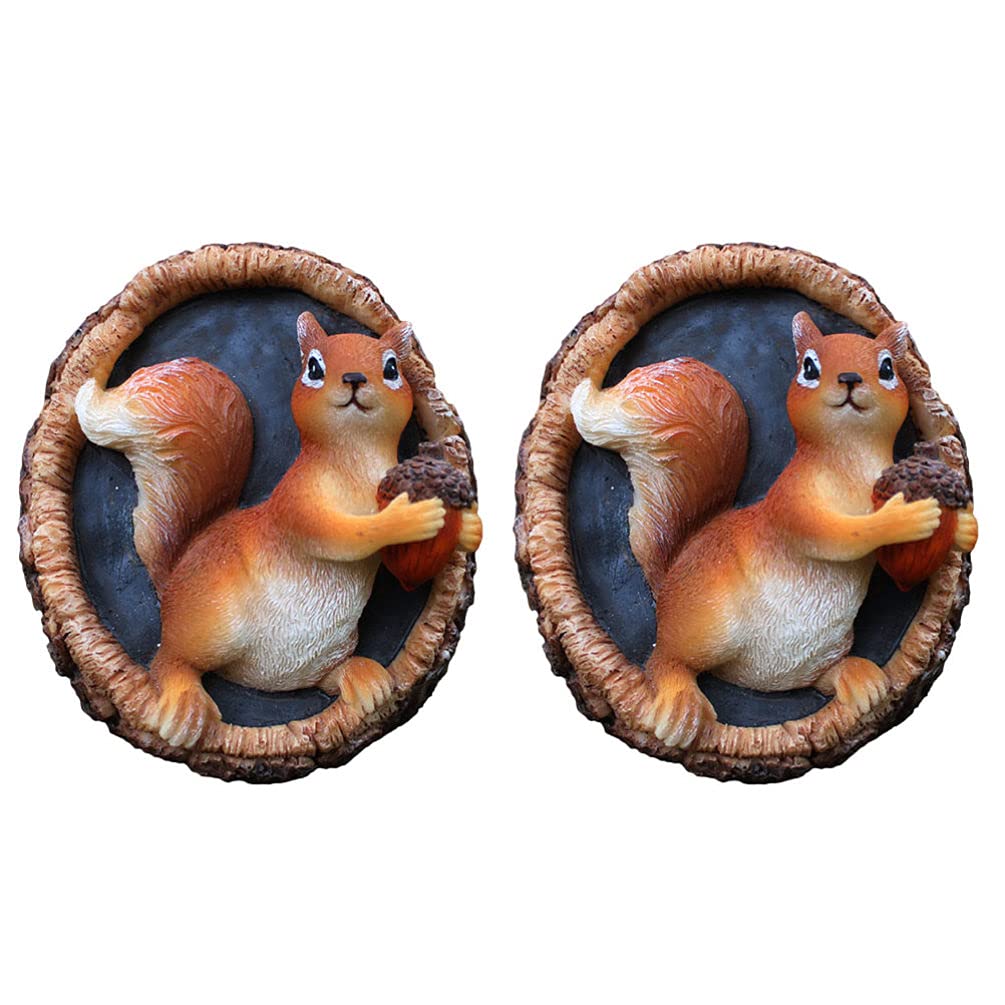 2 Pack Squirrel Tree Hugger Sculptures - Resin Outdoor Animal Decor for Garden, Yard, Lawn & Patio - Fun Tree Faces Hanging Ornaments for Nature Lovers & Wildlife Enthusiasts (Perfect for Woodland Themed Parties & Forest Decorations)