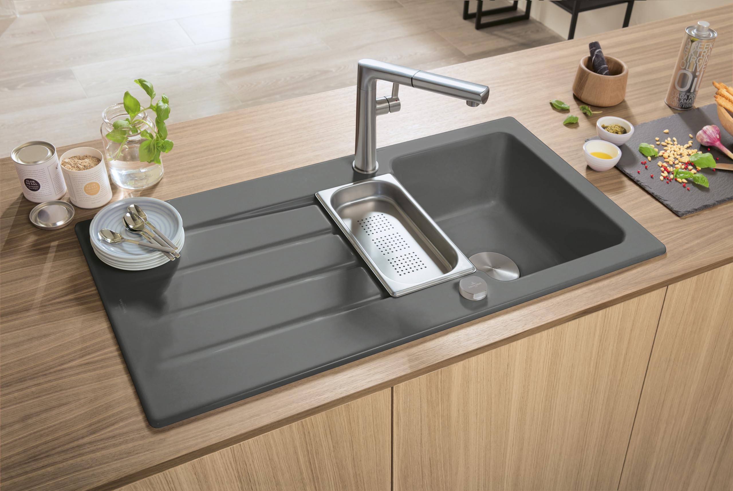 Villeroy & Boch VB-9269 00 LC Sorano Sky Shower Kitchen Faucet in Brushed Stainless Steel - Modern Pull-Down Sprayer for Sink, Ideal for Cooking and Dishwashing