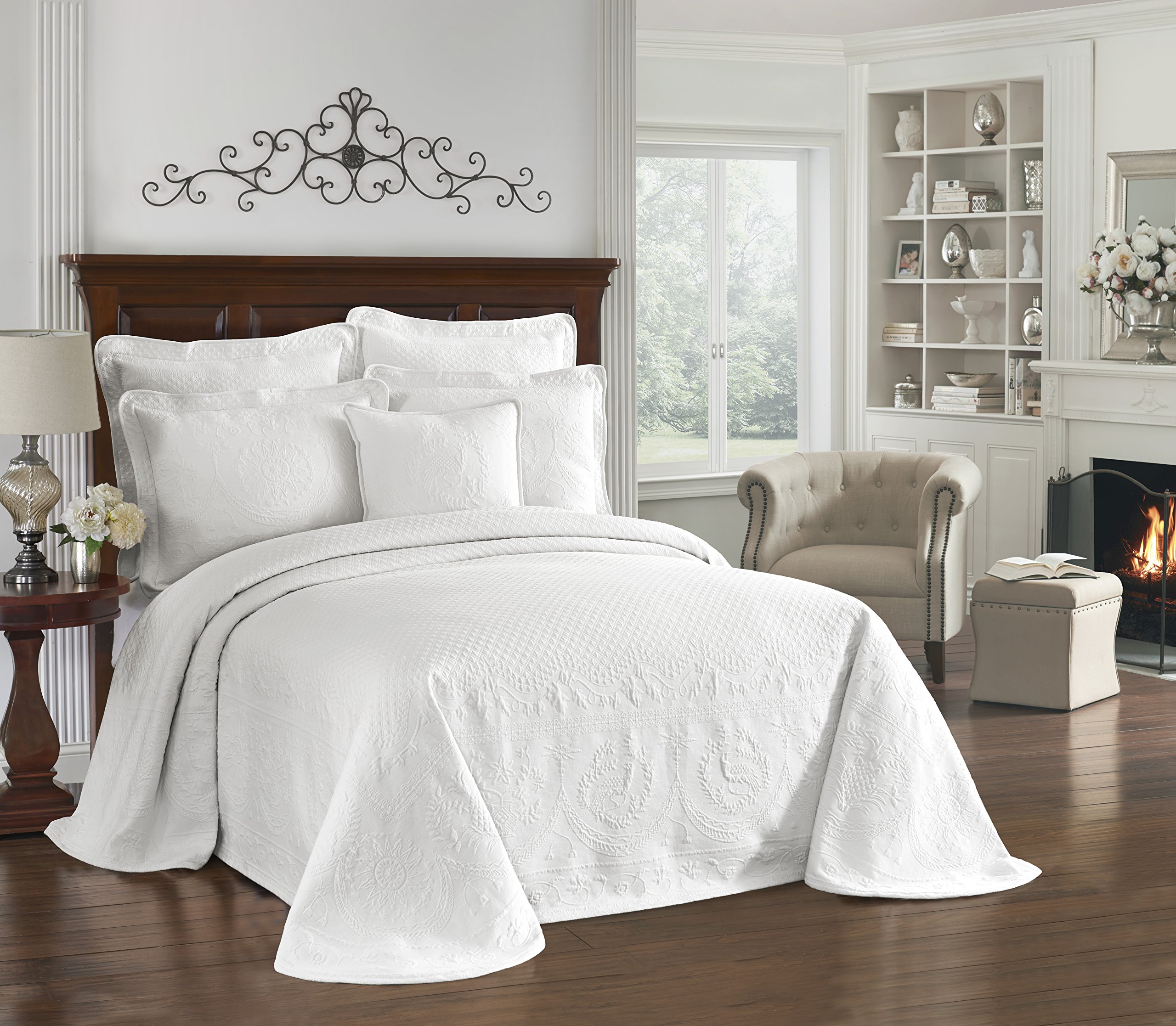 King Charles 13989BEDDKNGWHI Luxury Matelasse Bedspread Set - King Size Bedding with Matching King Shams, 26x26 Euro Shams & 20x20 Decorative Pillow in White - Perfect for Master Bedroom Decor & Guest Room Elegance