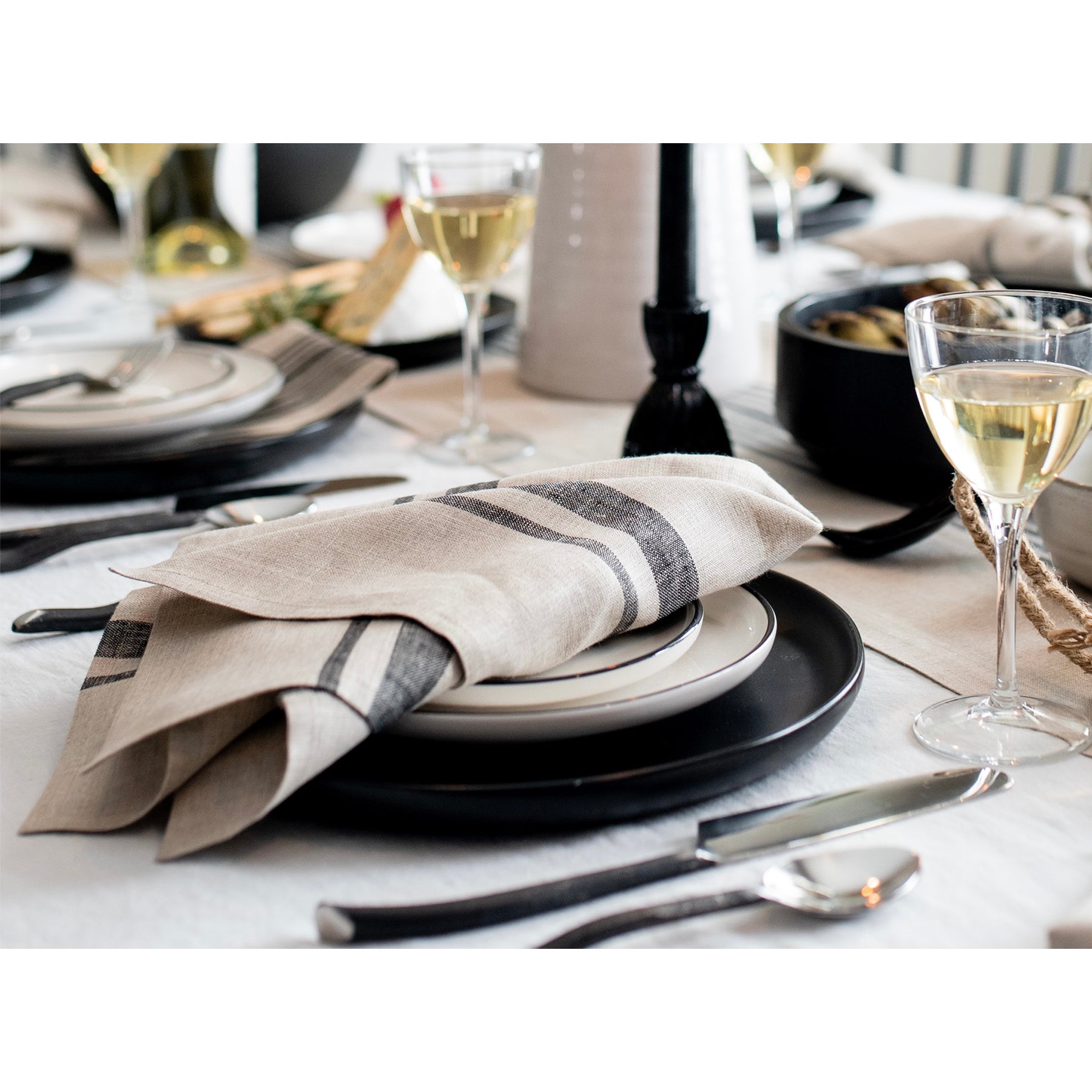 Farmhouse Style Cotton Napkins - Set of 4 for Dining, Kitchen & Party Decor - Rustic Table Linens for Everyday Use & Special Occasions