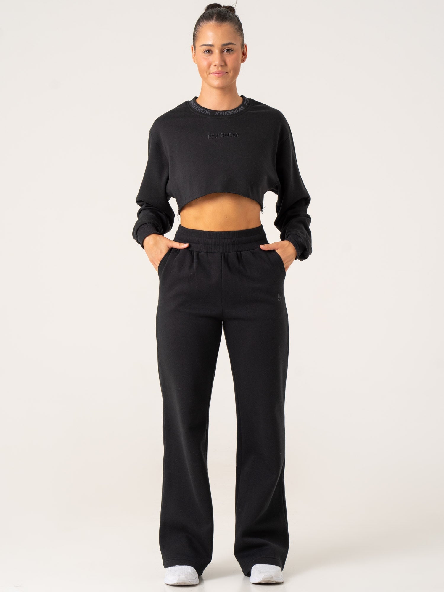 Stylish Black Cropped Sweater for Women | Trendy Short Pullover | Perfect for Casual Outfits & Layering