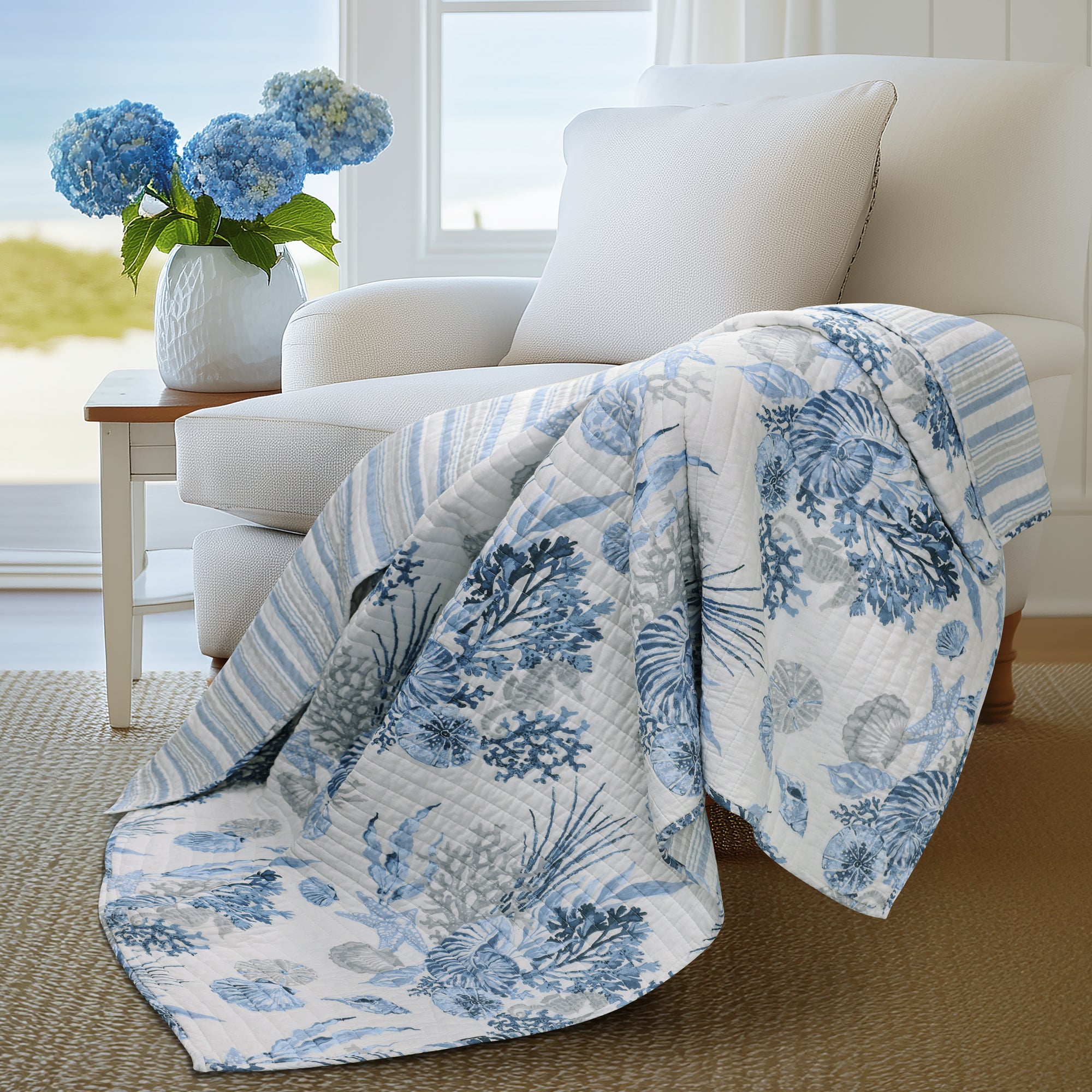 Soft Coral Landing Quilted Throw Blanket - Lightweight Cozy Bedspread for Couch, Sofa & Bed - Perfect for Living Room, Bedroom Decor & Gift Giving