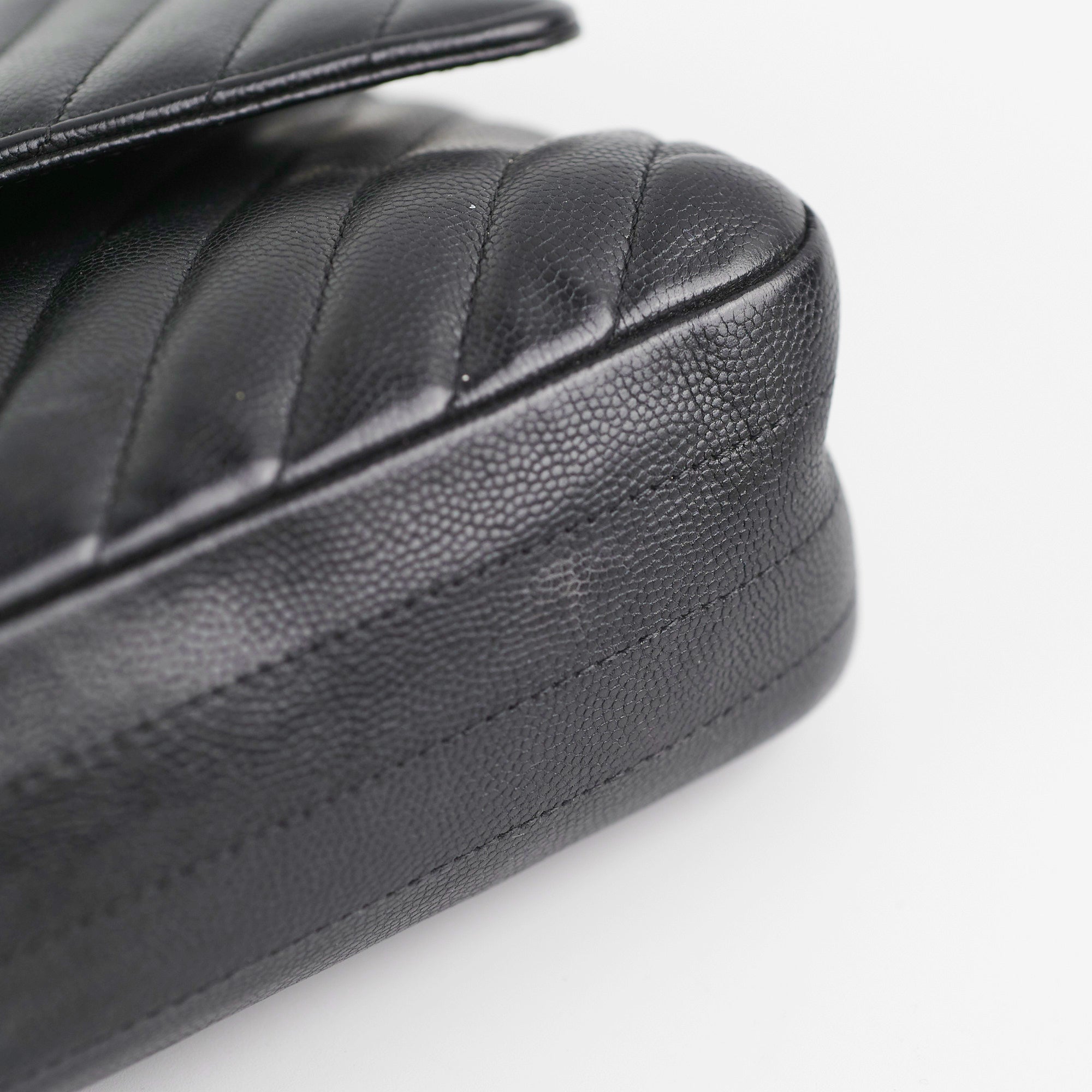 Chanel Chevron Classic Flap Bag Medium/Large Black Leather Handbag for Women - Perfect for Work, Evening Events & Luxury Fashion Accessories