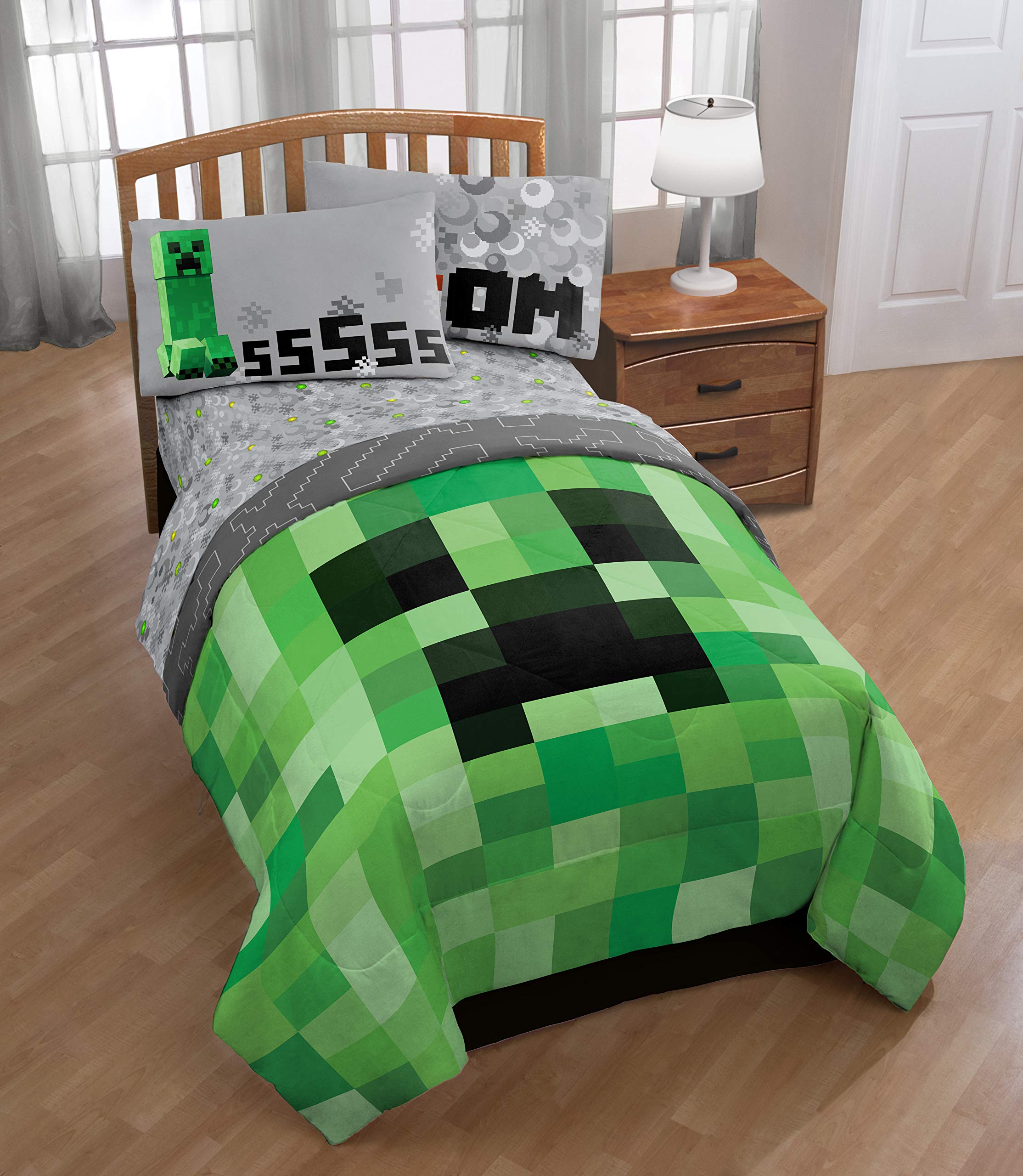 Minecraft Creeper 5-Piece Full Bedding Set - Reversible Comforter & Sheet Set - Ultra Soft Fade-Resistant Microfiber - Official Licensed Minecraft Merchandise for Kids & Teens Bedroom Decor