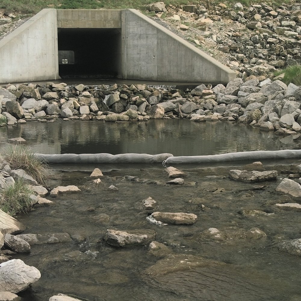 Oil-Only Absorbent Boom for Spill Cleanup | 3