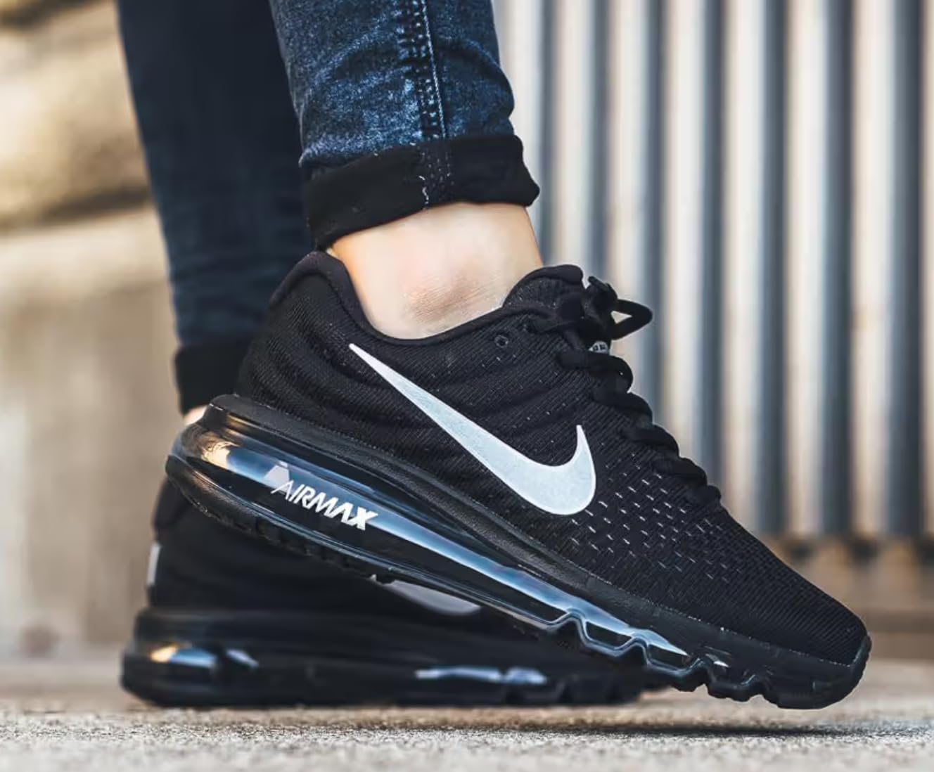Nike Women's Air Max 2017 Running Shoes - Black/Metallic Red/Bronze - Size 8 | Lightweight Cushioned Sneakers for Jogging, Gym Workouts & Everyday Comfort