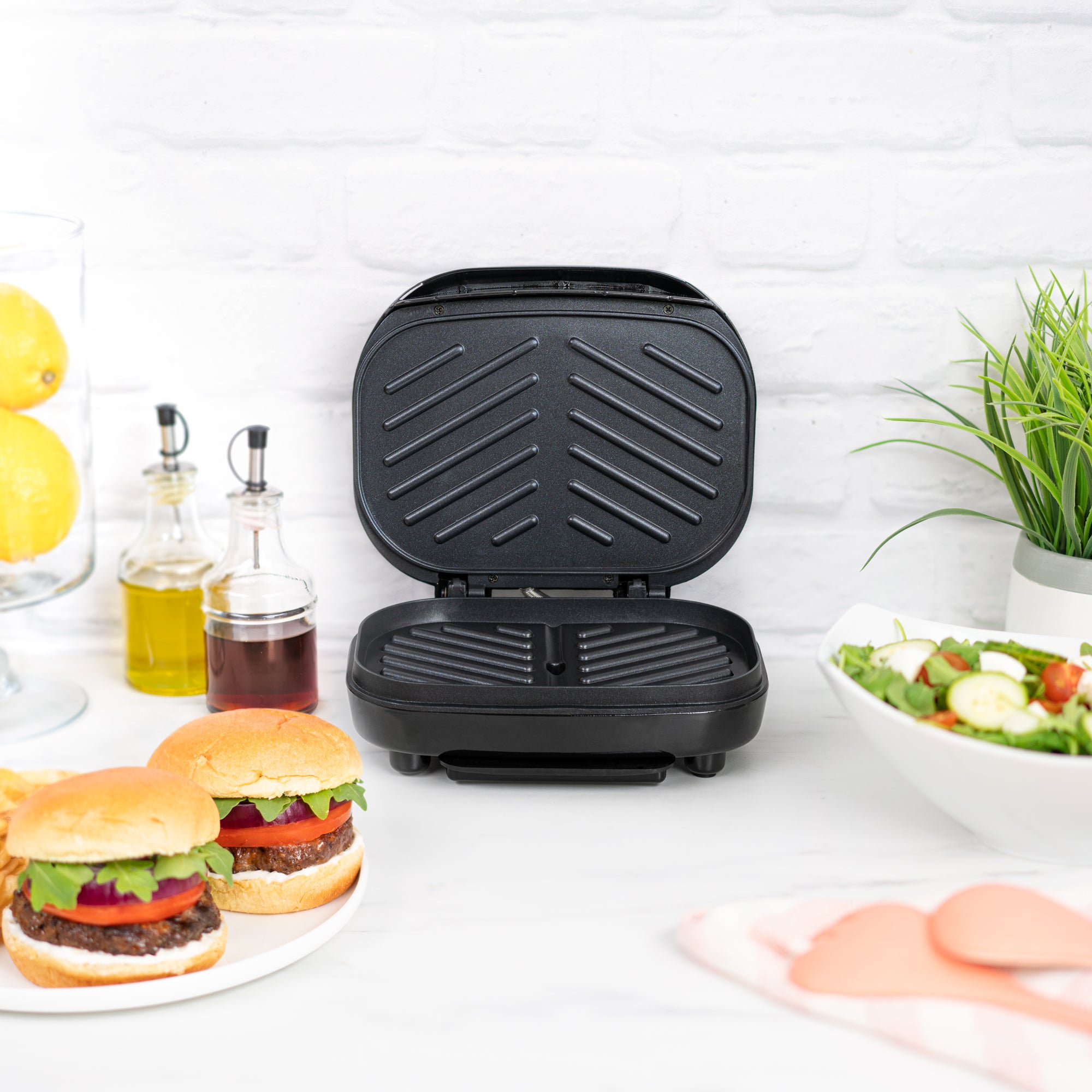 BELLA 17171 Electric Indoor Grill - Nonstick Surface, Adjustable Temperature, Perfect for Burgers, Steaks & Paninis - Ideal for Small Kitchens, Apartments & Quick Meals