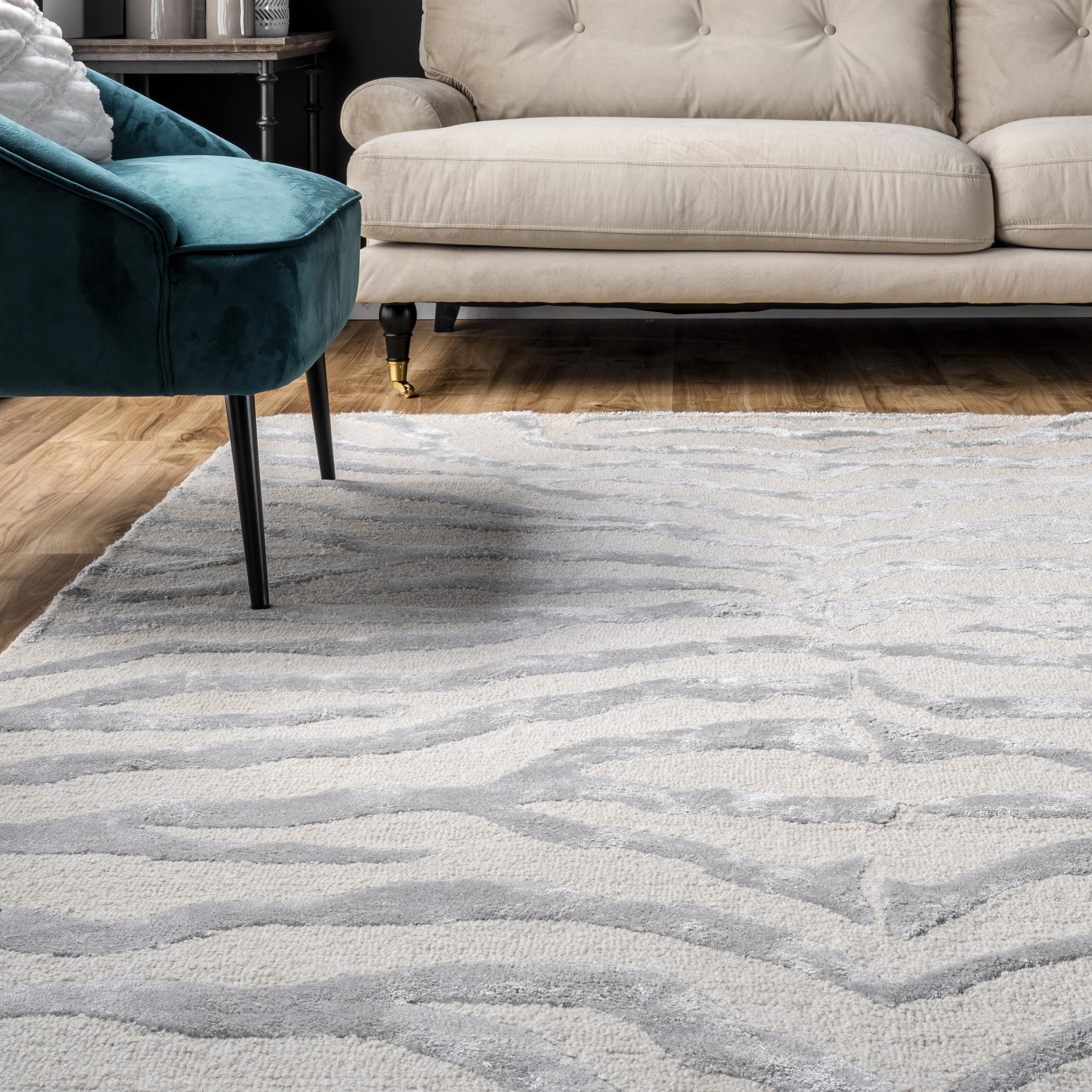 nuLOOM Hand Tufted Plush Zebra Runner Rug, 2'6