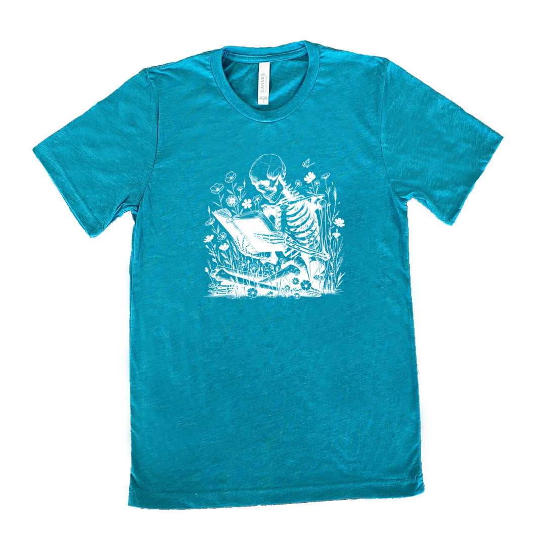 Skeleton Print Reading Shirt - Unisex Graphic Novelty T-Shirt for Book Lovers & Halloween Costume