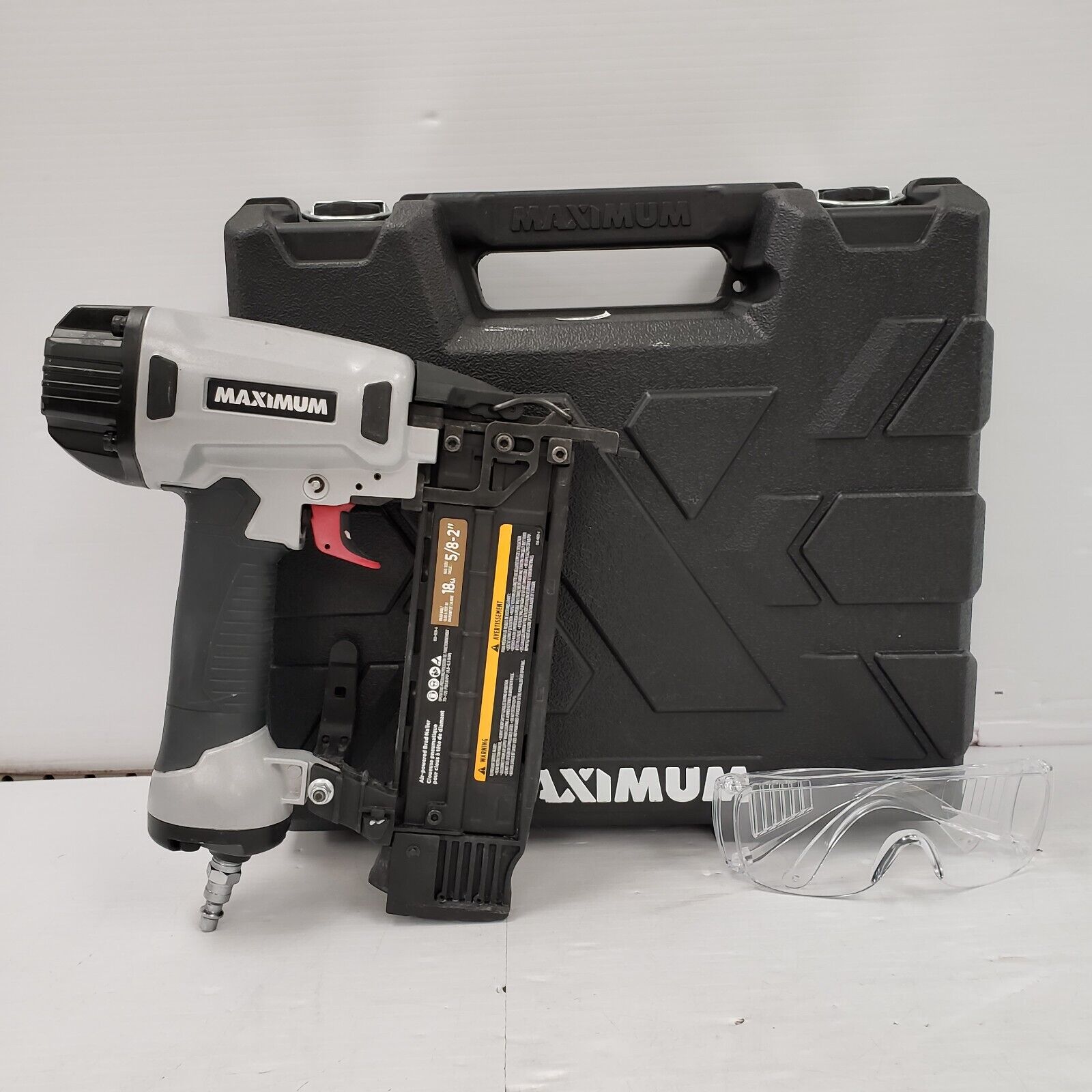 Maximum 058 9839 6 Air Brad Nailer - 18 Gauge Pneumatic Nail Gun for Woodworking, Carpentry & DIY Projects - Perfect for Trim, Molding & Furniture Making