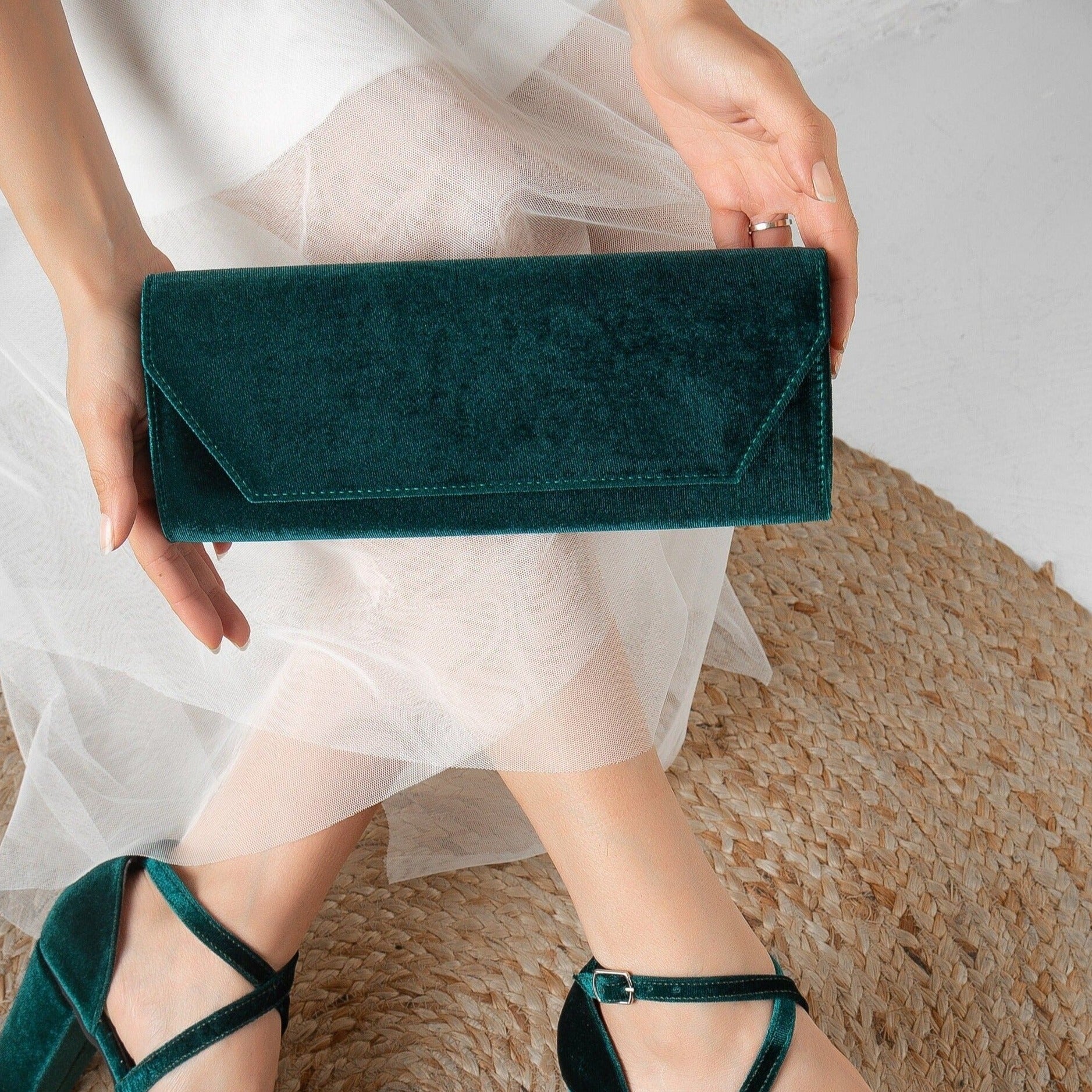 Scarlett Green Velvet Clutch Bag for Women - Elegant Evening Purse for Parties, Weddings & Special Occasions