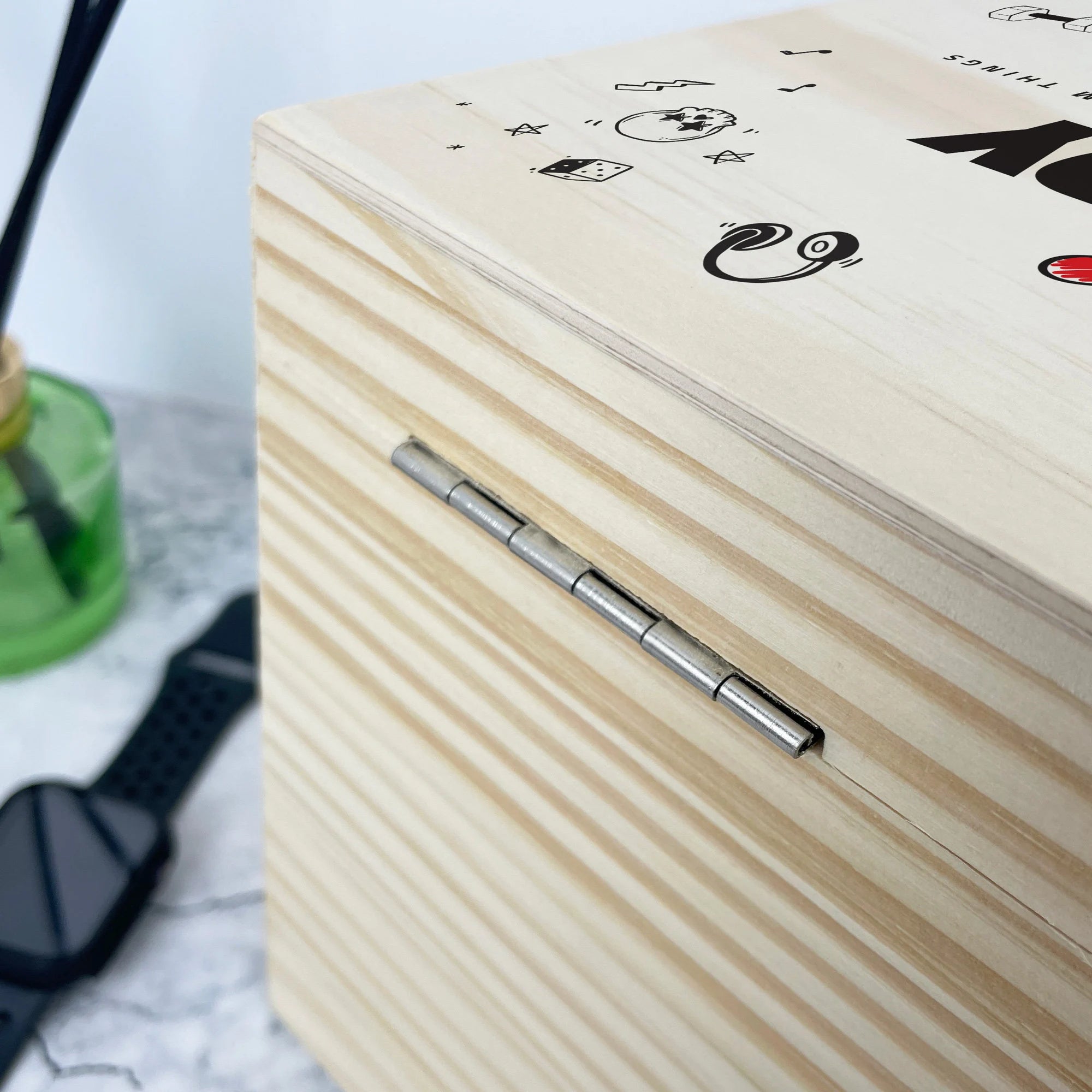 Personalized Father's Day Doodle Sketch Design Pine Wood Memory Keepsake Box - 5 Sizes (16cm, 20cm, 26cm, 30cm, 36cm) - Perfect for Gift Giving, Jewelry Storage & Family Heirlooms