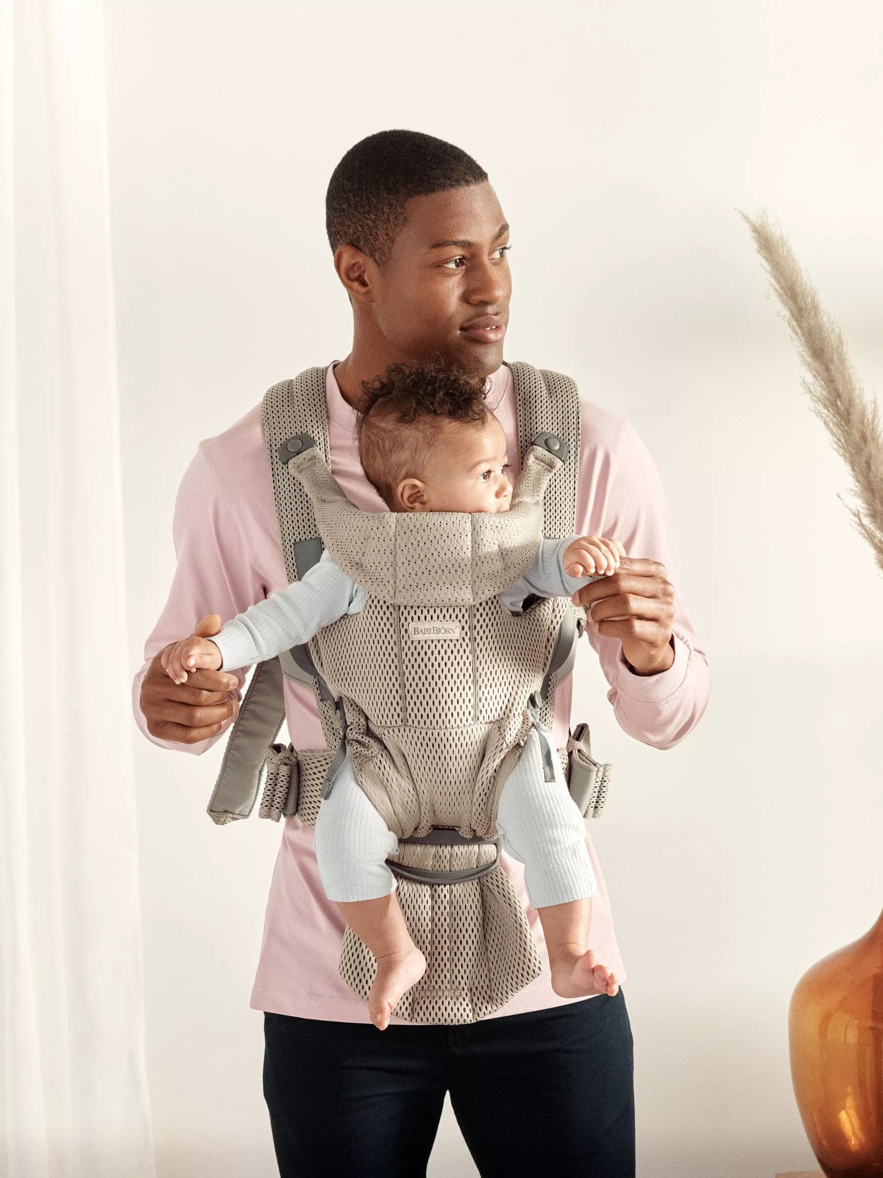 BabyBjorn Baby Carrier Free 3D Mesh - Ergonomic, Breathable Infant Carrier for Newborns to Toddlers - Perfect for Hiking, Shopping & Everyday Use