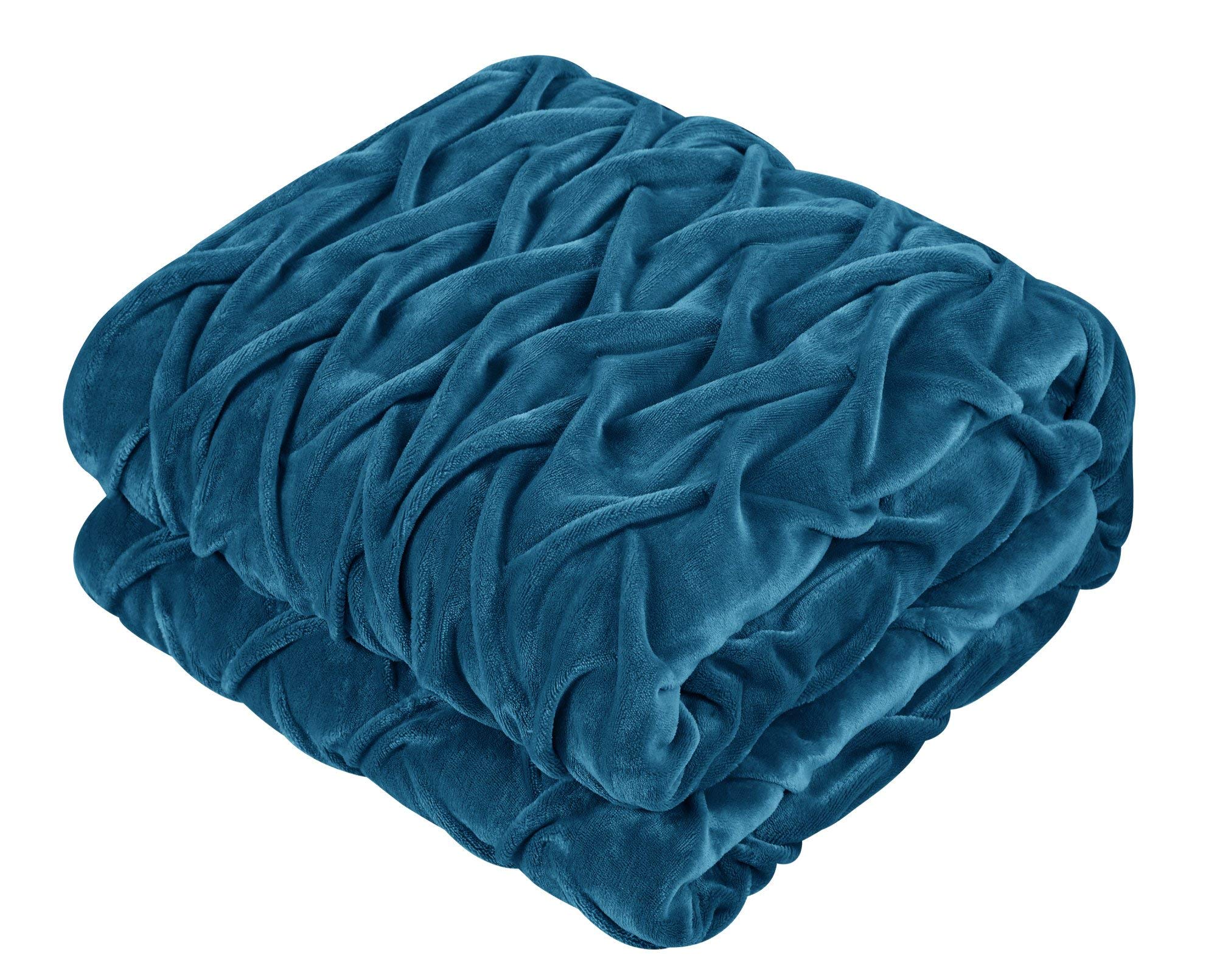 Luxury Naama Comforter Set - Ultra Soft Micro Mink & Sherpa Lined Bedding with Criss Cross Pinch Pleat Design - Includes Decorative Pillow Shams - Queen Size - Teal Blue - Perfect for Master Bedroom, Guest Room & Cozy Winter Nights